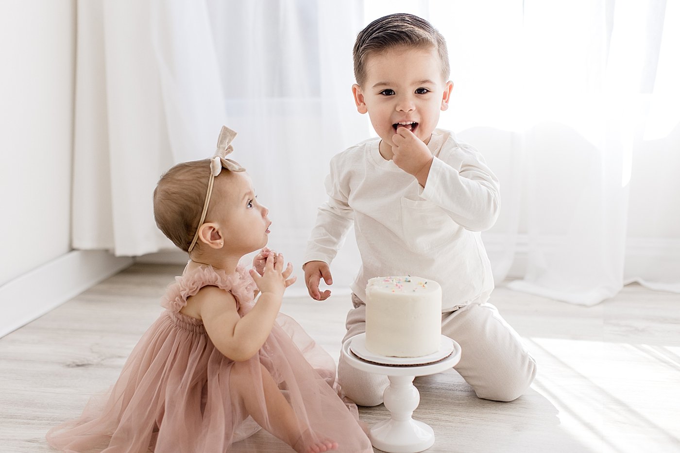 In Studio One Year Cake Smash with Ambre Williams Photography