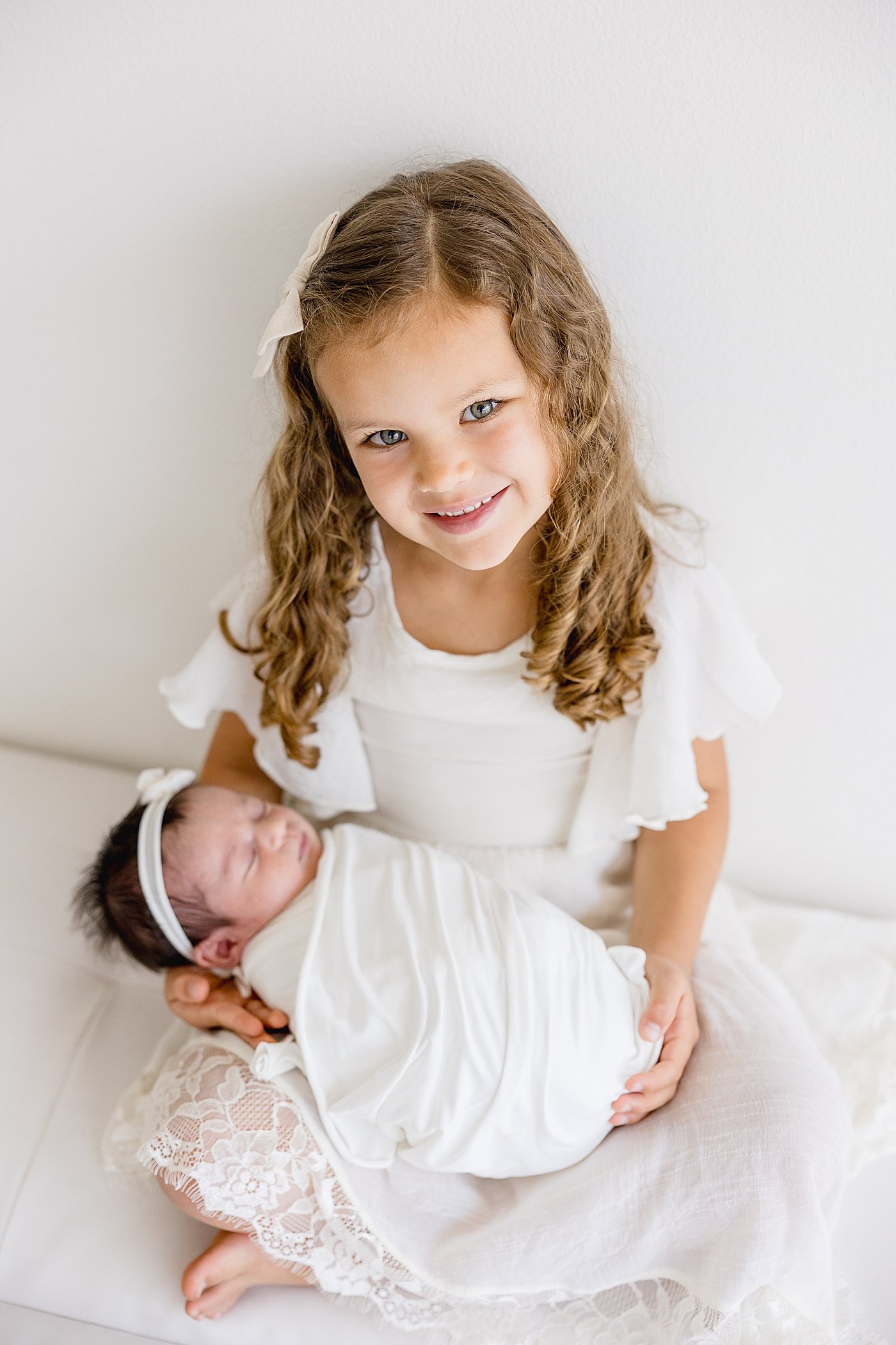 Newborn Session with Baby Girl and Big Sister | Ambre Williams Photography