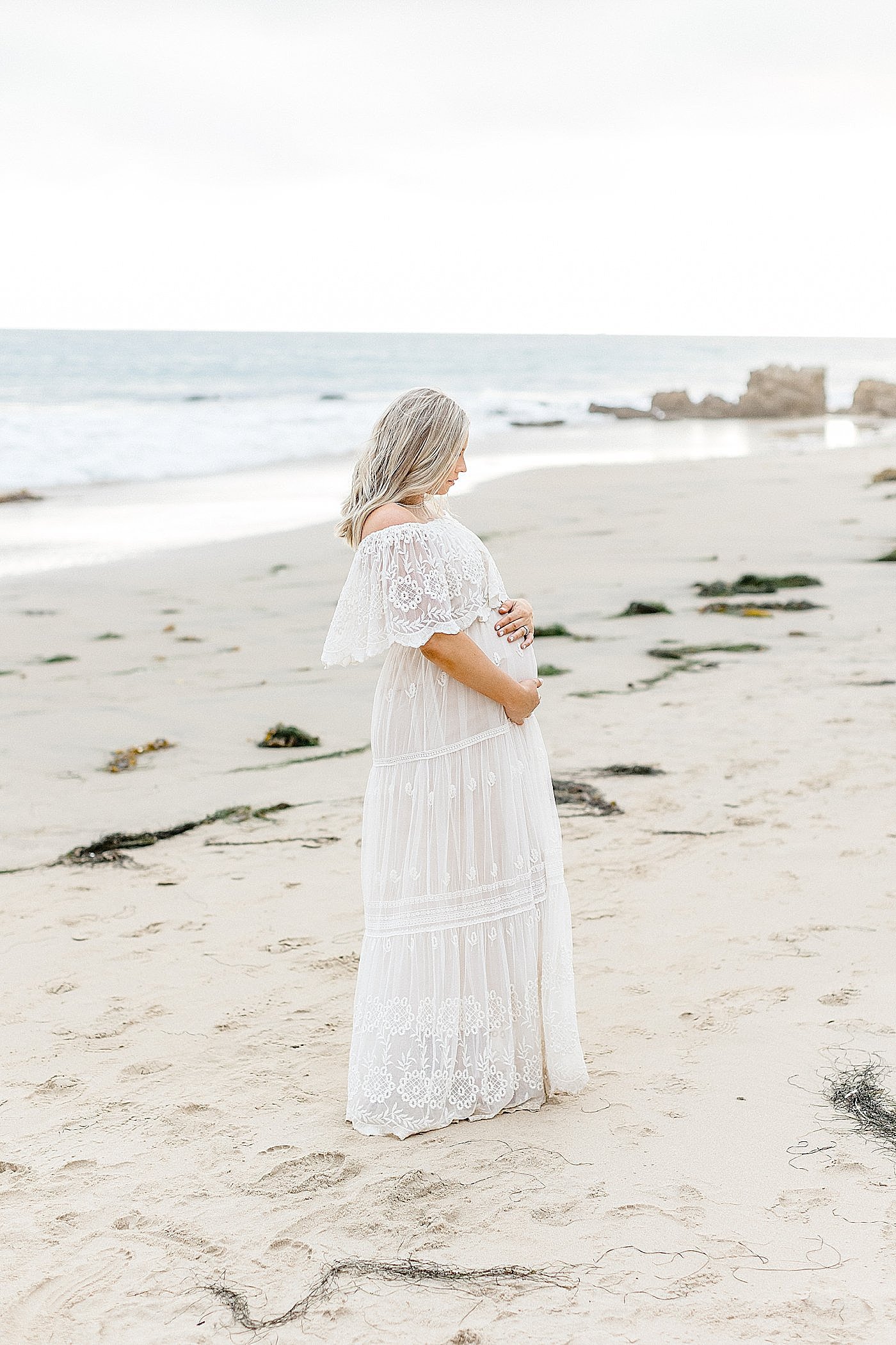 Tips-On-What-To-Wear-For-A-Maternity-Session-Newport-Beach-Maternity-Photographer_0026.jpg