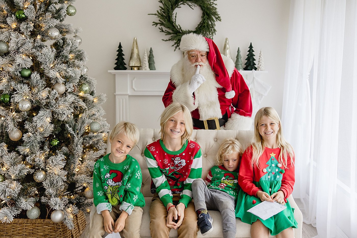 Family Portraits With Santa In Studio | Ambre Williams Photography