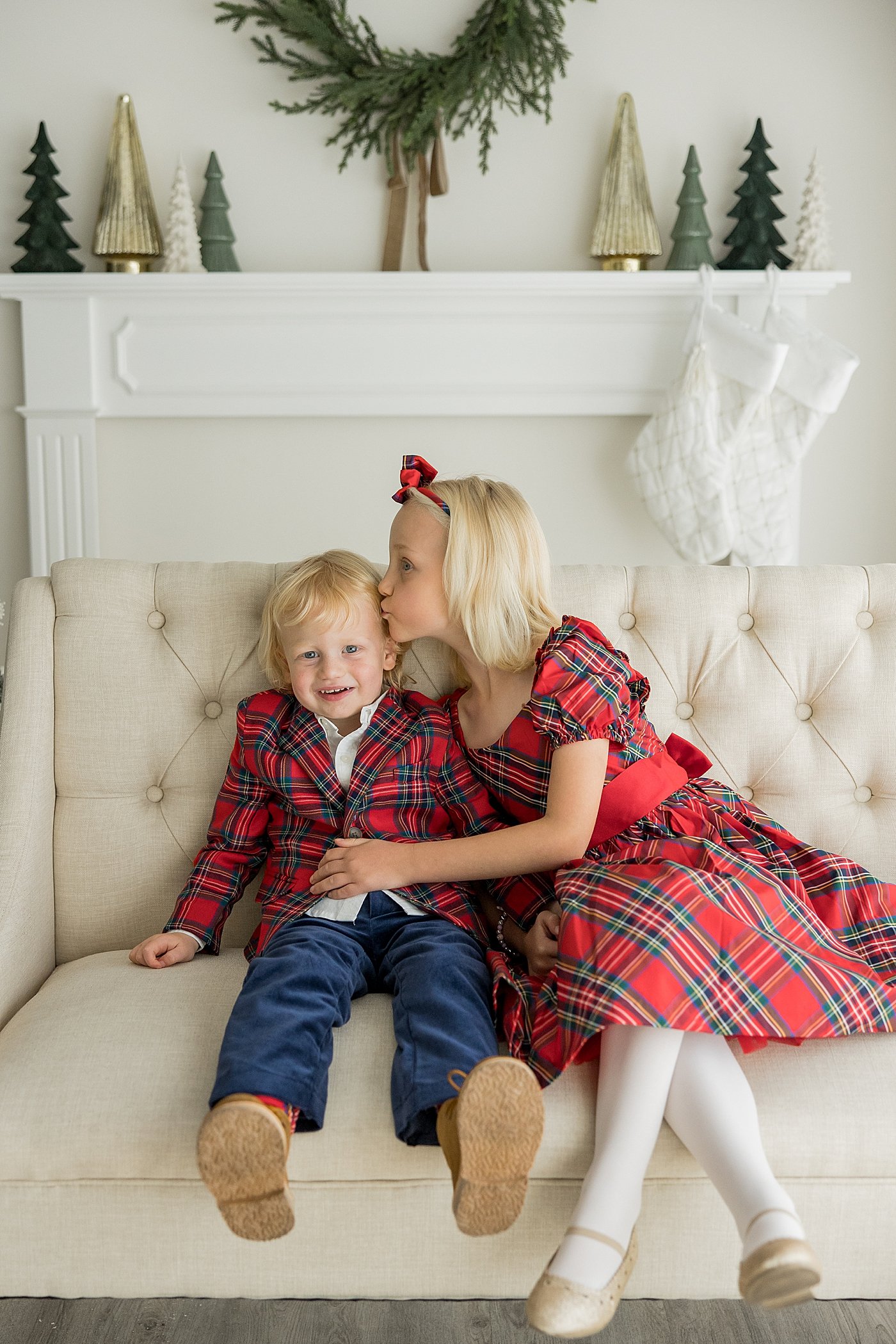 Santa Session In Studio with Newport Beach Photographer | Ambre Williams Photography