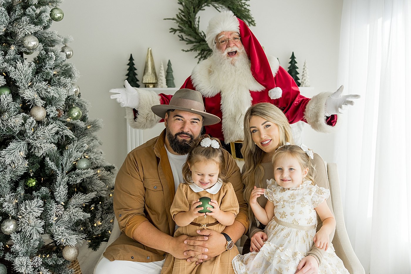 Family Portraits with Santa 2023 | Ambre Williams Photography