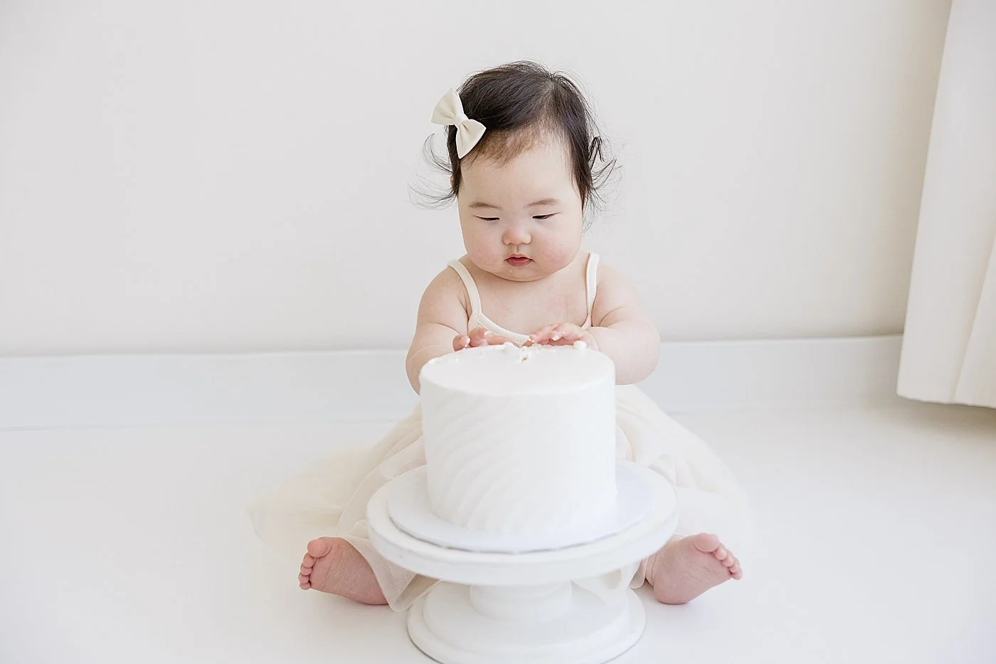 Cake Smash Portraits in Newport Beach Studio | Ambre Williams Photography