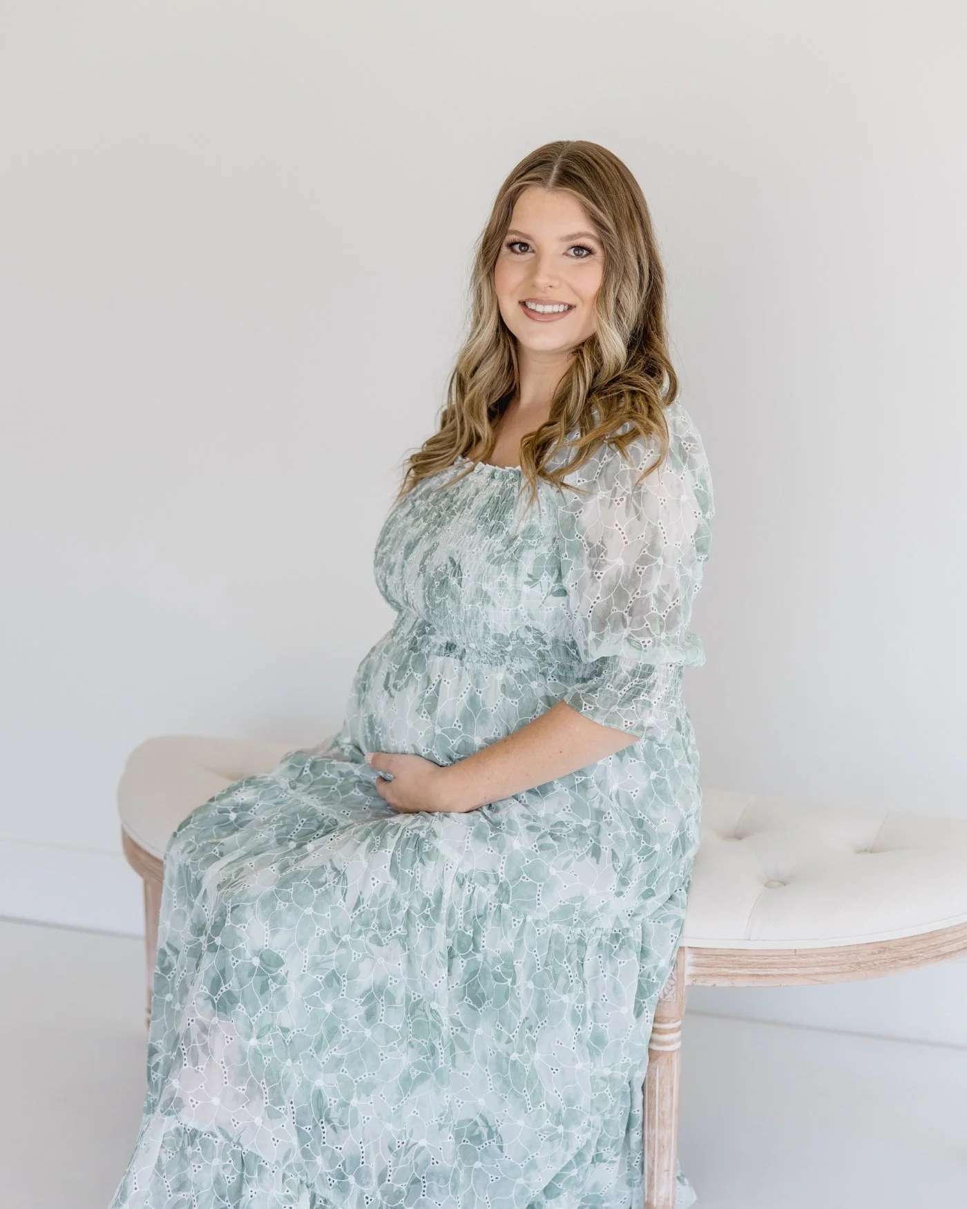 Luxury_Maternity_Photography_In_Newport_Beach_Timeless_Portraits_For_Expecting_Mothers (10).jpg