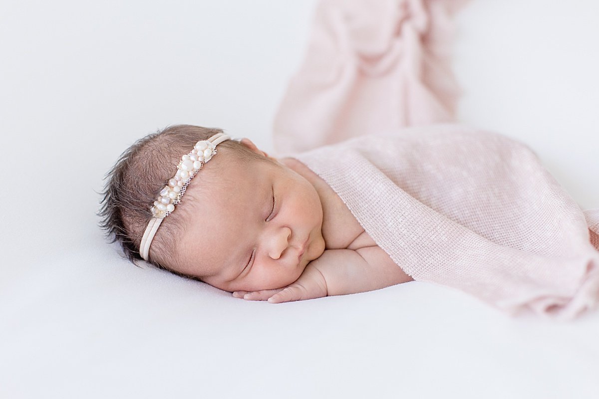 aby+Girl+Newborn+Session_with_Big_Brothers_in_Newport_Beach_Studio_0003.jpeg