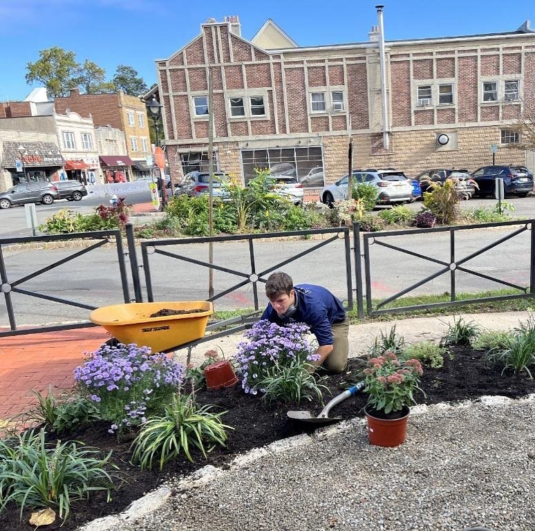 Thank you Josh for all your hard work with Bakers Square!!! We appreciate you donating your time &amp; expertise in making sure we continue to beautify Maplewood Village!
&bull;
Please help us thank Josh a talented Landscape Architect student at #Rut