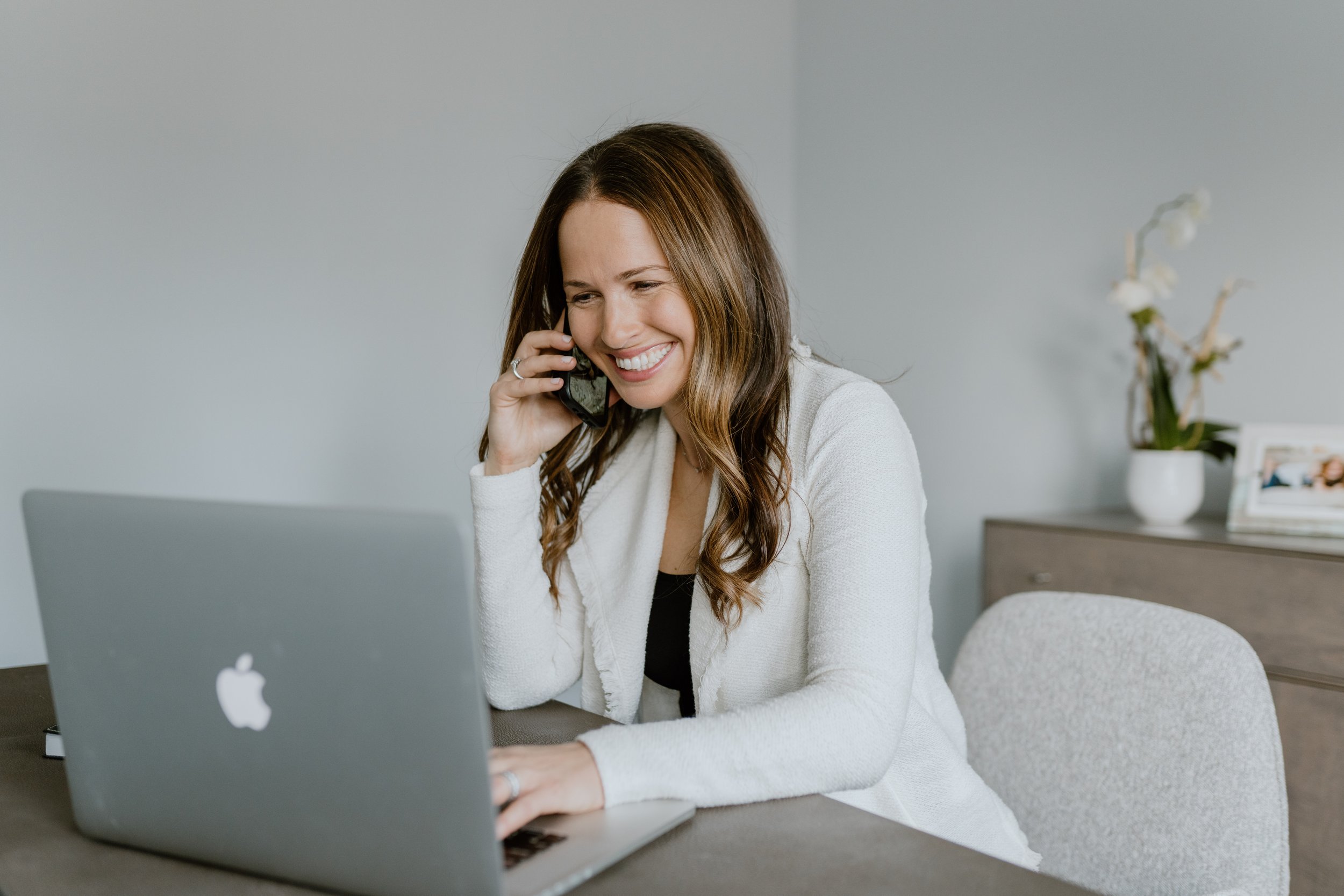 Virtual and in person coaching for moms looking to explore their next chapter.