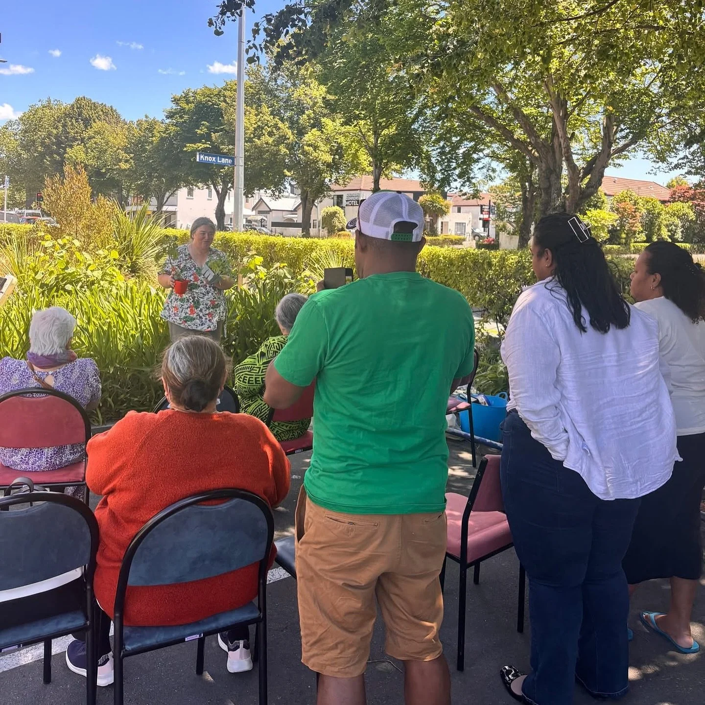 Last Friday, we ran our first NiuRootz workshop - our latest community programme supporting local kāiga to overcome barriers to fresh produce 🌱

In partnership with Ara Institute, Linwood Community Gardens, and our amazing mātua, 20 families will co