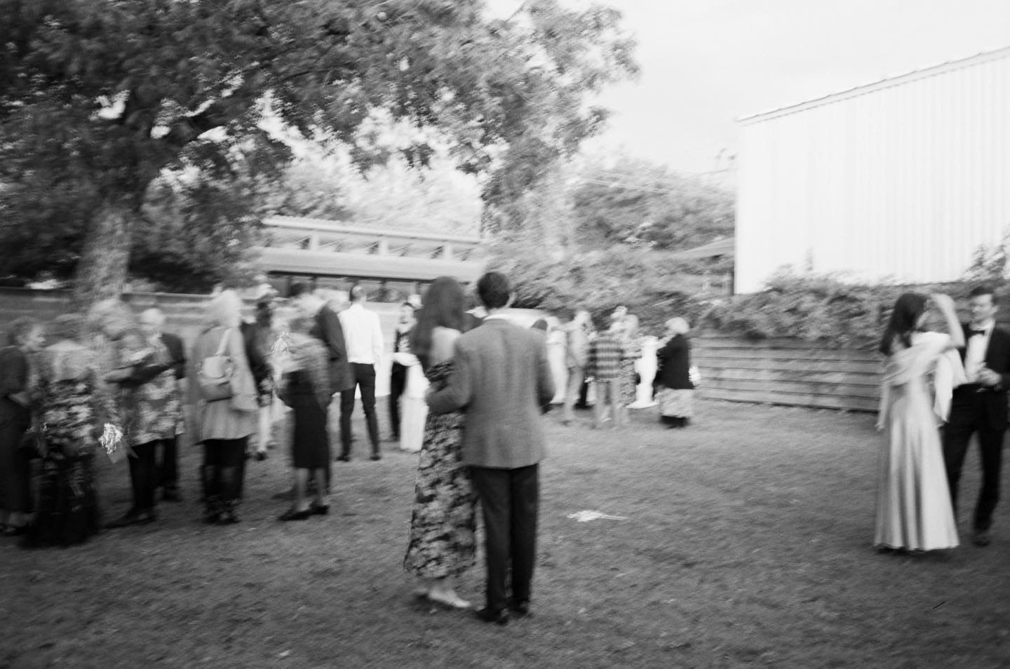 Scenes from a lovely, slightly sprinkled cocktail hour ☂️
.
.
.
.
.
.
Photo: Bonnie Burke Weddings | @bonnieburkephoto
Planner: WHITT ROSS | @whitt_ross @kelseymccollam 
Venue: Distribution Hall | @distributionhall 
Floral: Flora Fetish | @florafetis