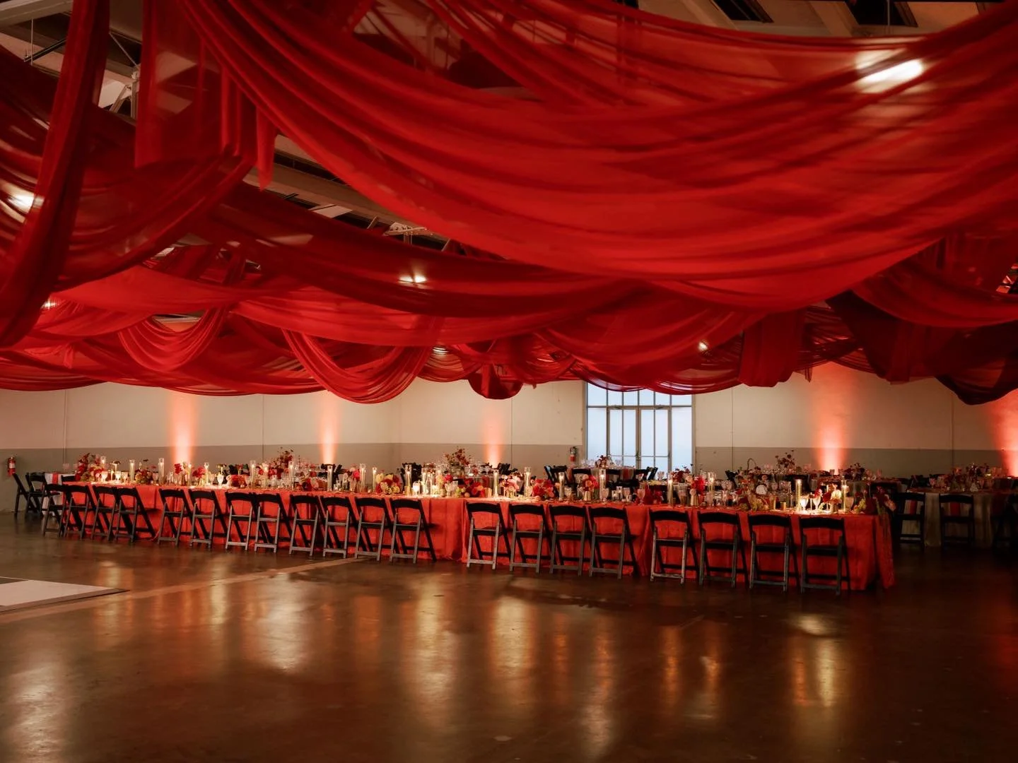 Empty &rarr; Full (I much prefer full) &hearts;️
.
.
.
.
.
.
Photo: Bonnie Burke Weddings | @bonnieburkephoto
Planner: WHITT ROSS | @whitt_ross @kelseymccollam 
Venue: Distribution Hall | @distributionhall 
Floral: Flora Fetish | @florafetish 
Cateri