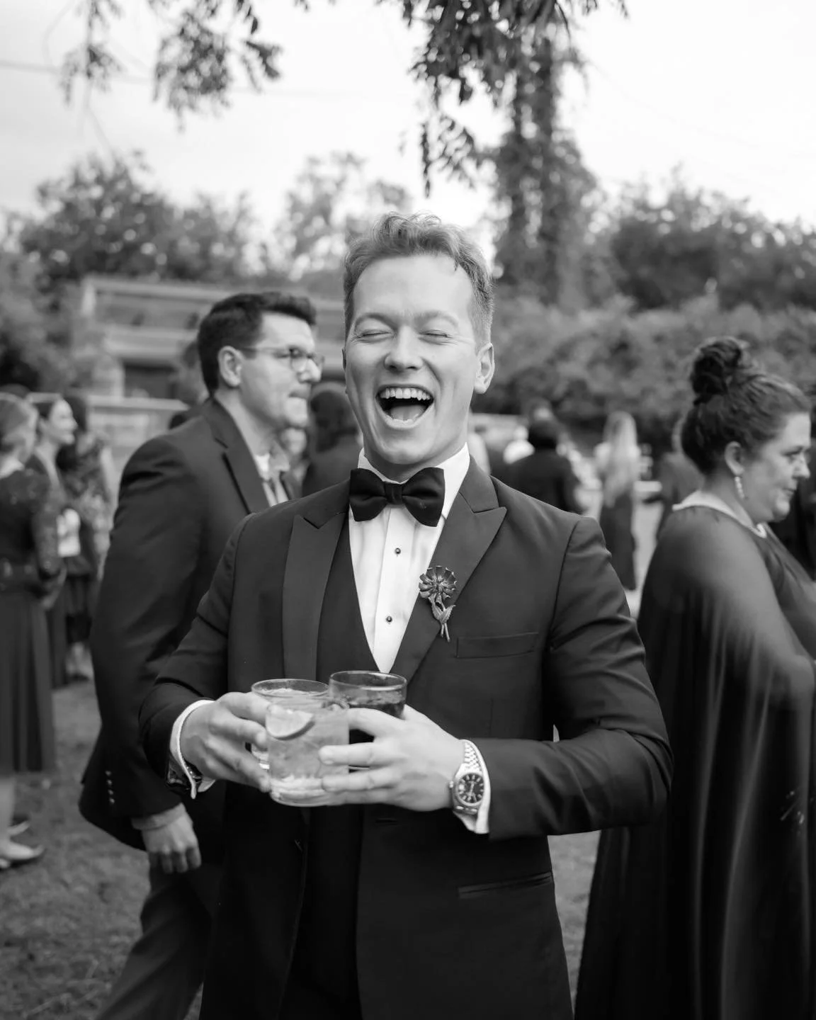 A groomsman with three drinks and that smile gets his own post 🌟
.
.
.
.
.
.
Photo: Bonnie Burke Weddings | @bonnieburkephoto
Planner: WHITT ROSS | @whitt_ross @kelseymccollam 
Venue: Distribution Hall | @distributionhall 
Floral: Flora Fetish | @fl