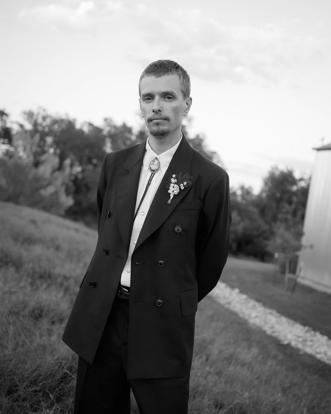 Ryan serving 🖤
.
.
.
.
.
.
Photo + Super 8: Bonnie Burke Weddings | @bonnieburkephoto
Planner: HH In-House Planning | @hhplanninganddesign
Venue: Prospect House | @prospecthousetx
Floral: Native Bloom | @nativebloomfloral
Catering: El Chile | @elchi