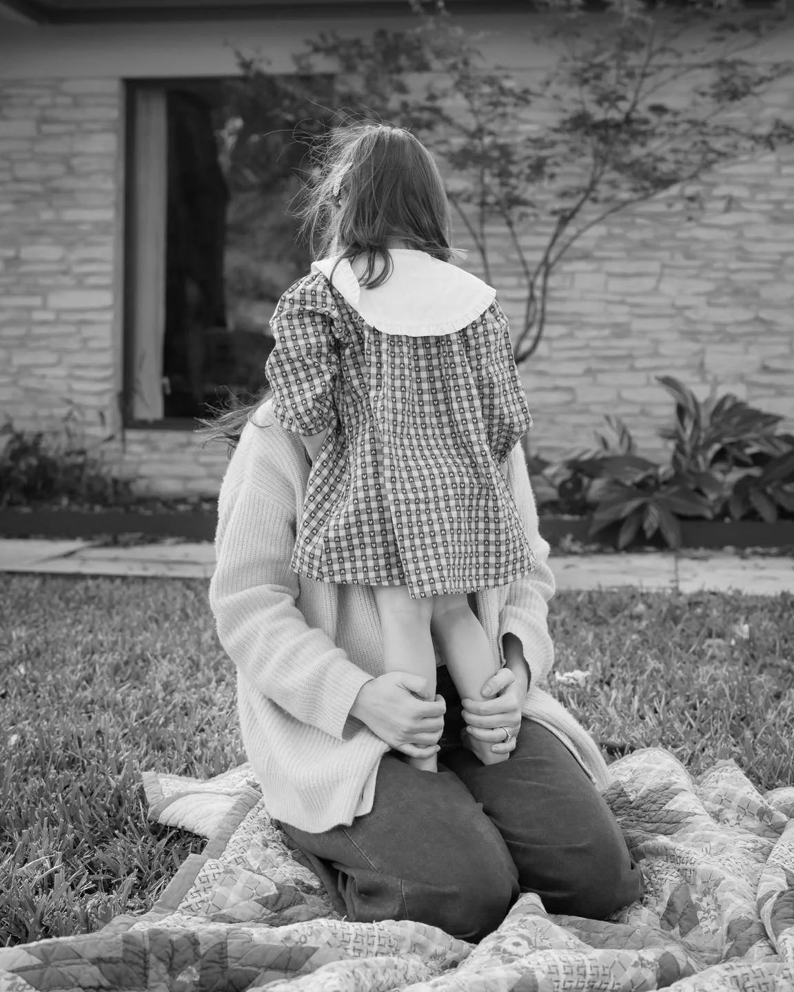 Mother/daughter moments hold a new + special place in my heart these days.🎀
. 
.
.
.
.
.
.
.
#austinelopementphotographer #austinintimatewedding #prospecthousewedding #hotelsaintceciliawedding #hotelmagdalenawedding #austinweddingphotographer #austi