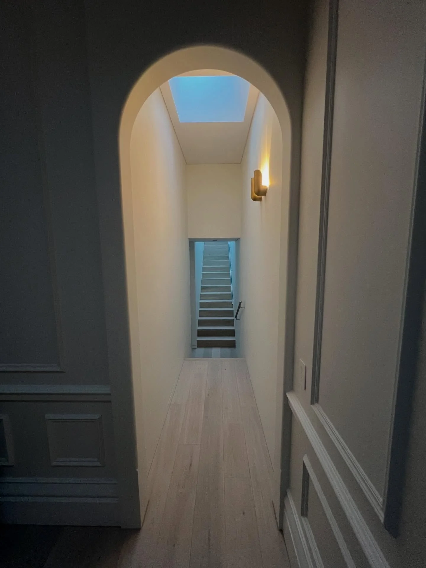 More Melbourne&hellip; 

Wall scones @studiohenrywilson 
Architecture &amp; Interior design @freyasalterdesign