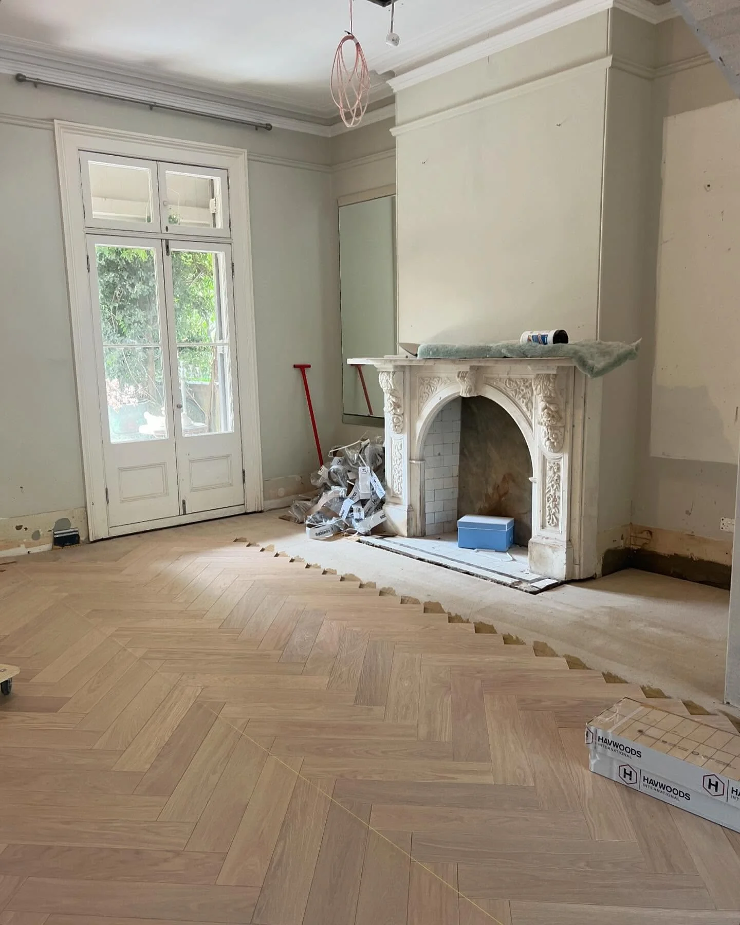Paddington Project: Old meets new @havwoods_au flooring going in 🤍 

#sydneyinteriordesigner #freysalterdesign #freyasalter
#australianinteriordesigner 
#sydneyinteriordesigner 
#interiorstyle#luxuryhomes#contemporarydesign