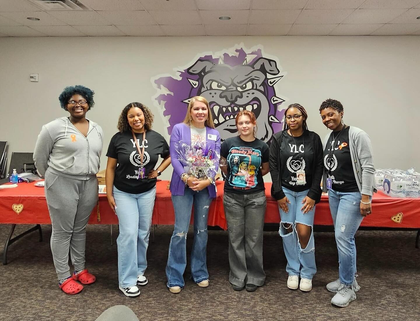 Earlier this week, SafeHaven board member Audria Maltsberger met with students at Everman High School for a lunch and learn about teen dating violence. 

We&rsquo;re so proud of our Everman student-led Youth Leading Change team for planning this even