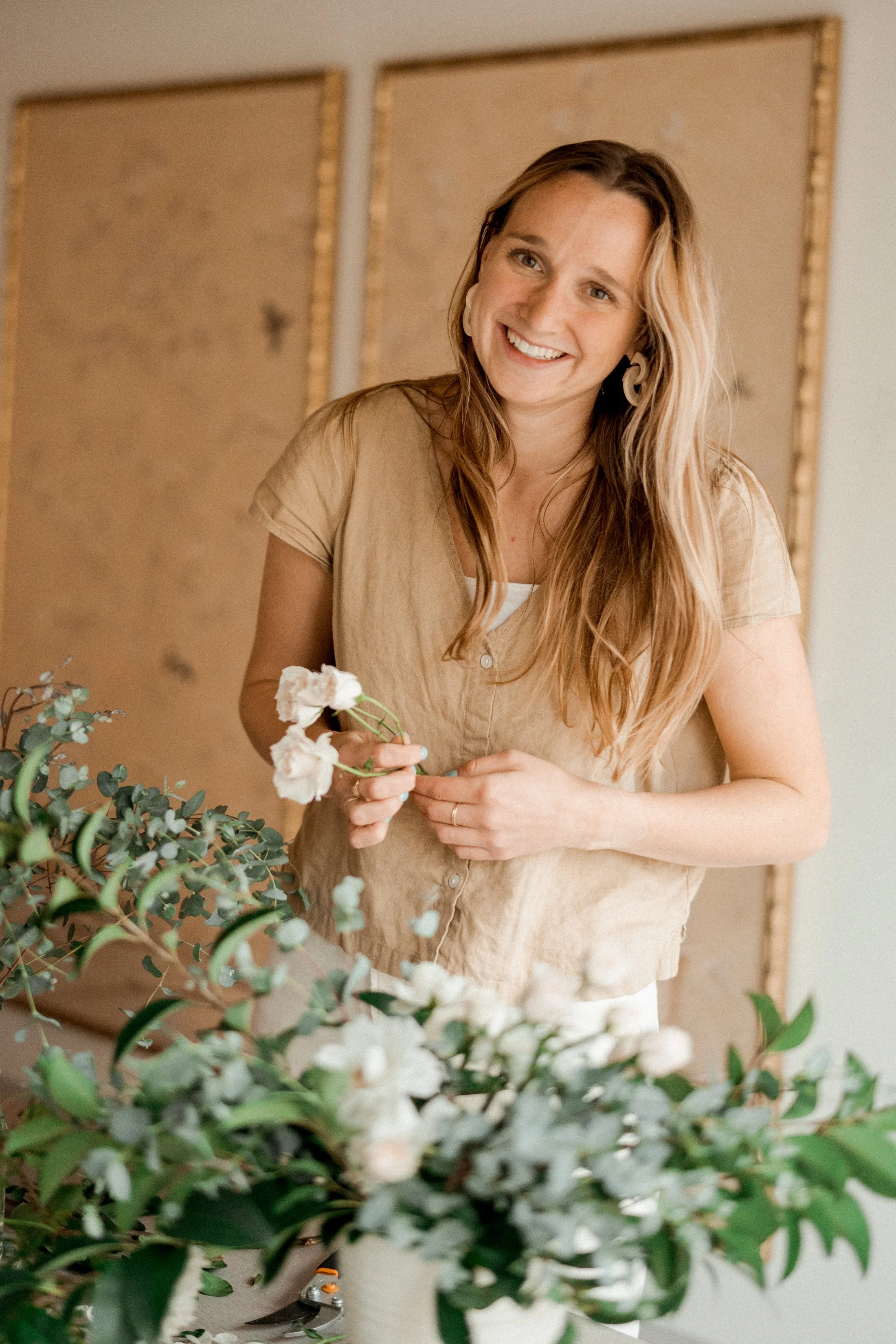 Garden style florist arranges white and green compote in nashville tn