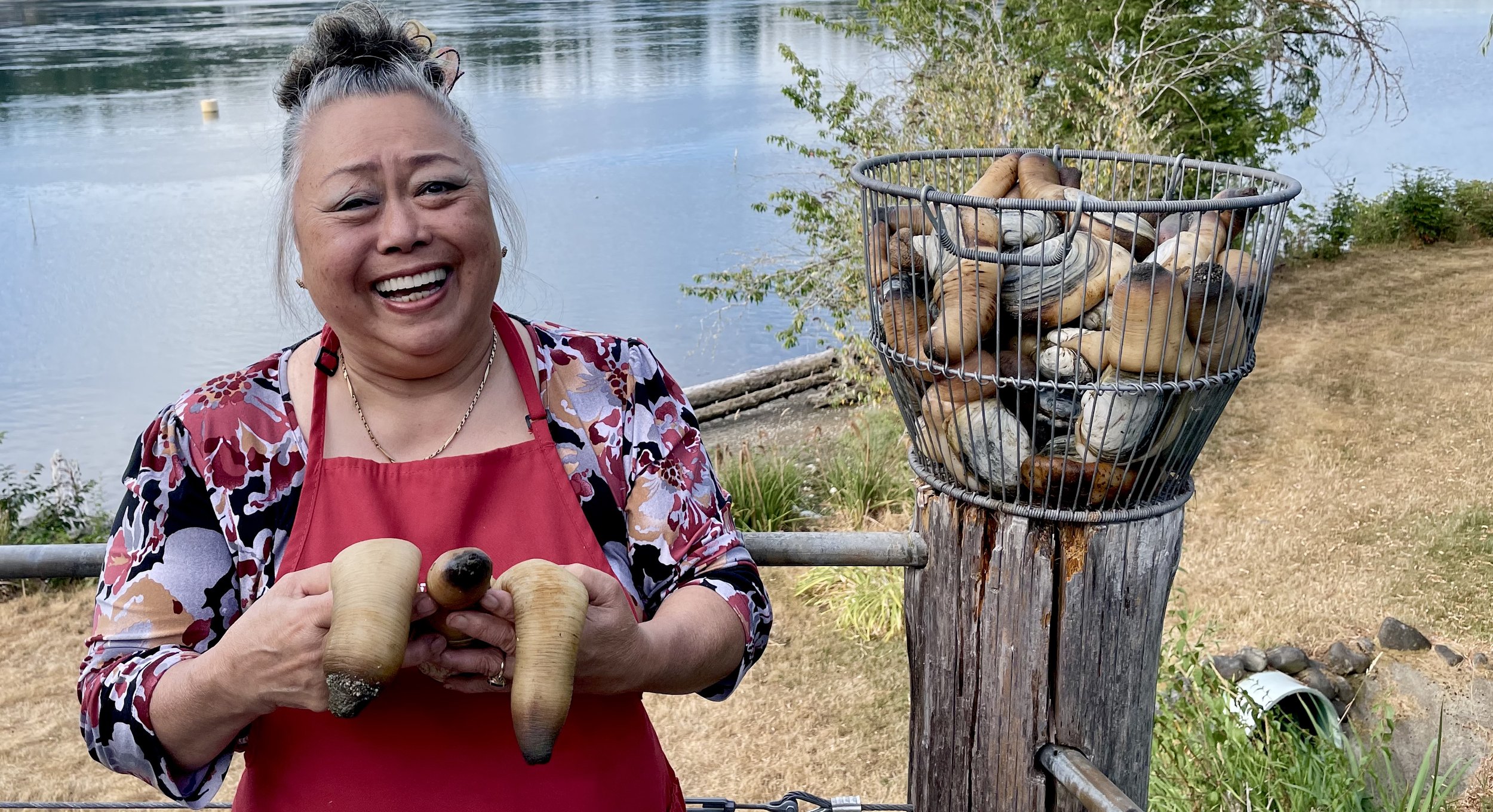 Geoduck Demonstration and Chowder Date with Xinh at OysterFest