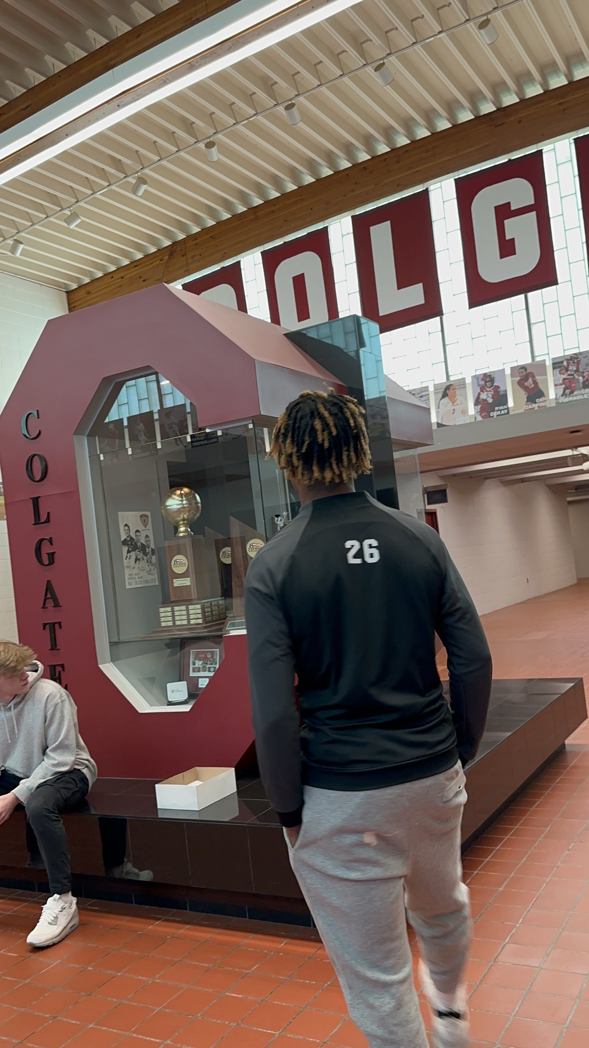 E on a visit to Colgate University