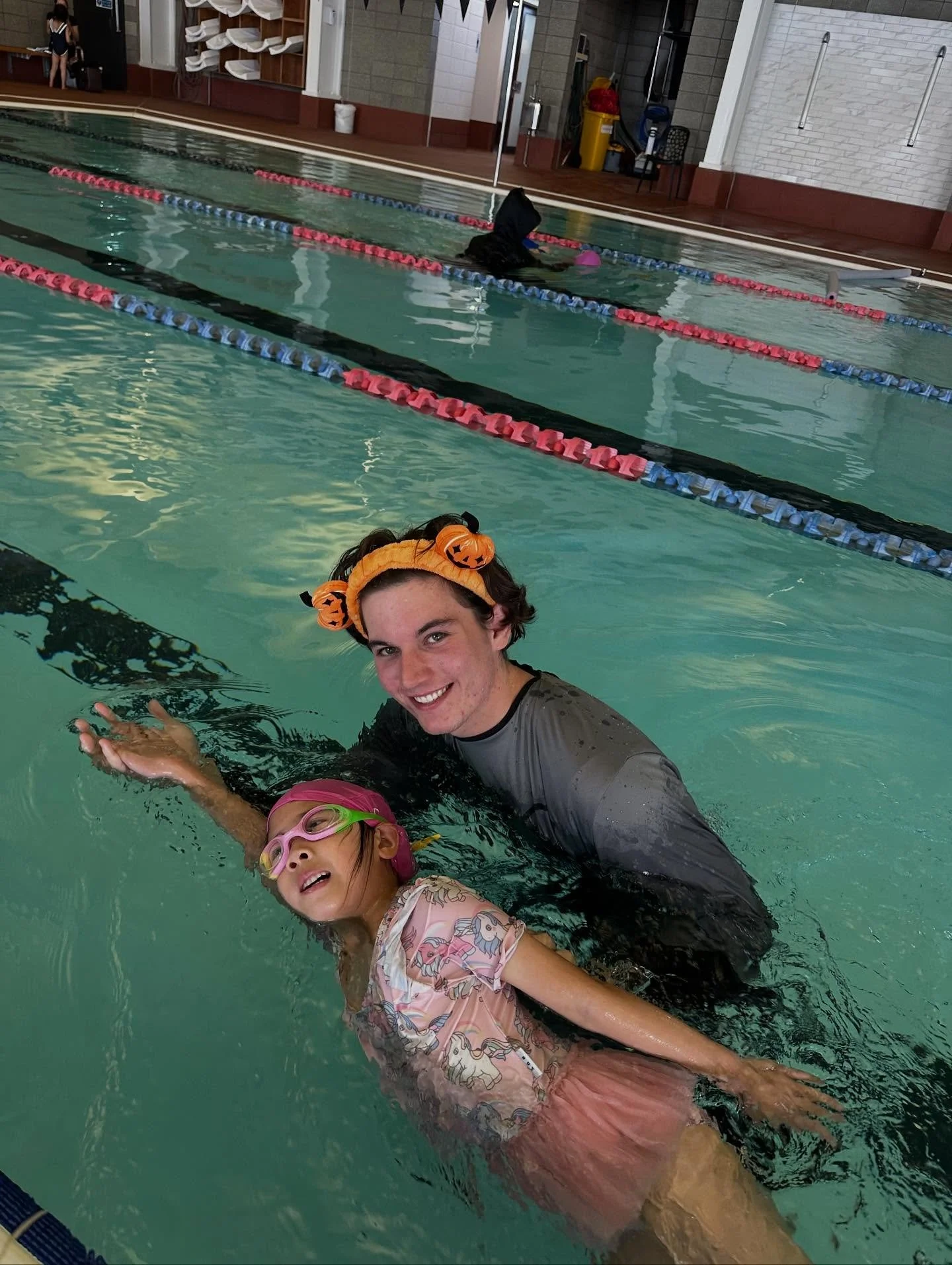 Costumes, candy, and cannonballs! 💦🎃 Our instructors brought all the Halloween fun to the pool yesterday! 👻🍬 

#swimtasticnz #learntoswim #joy