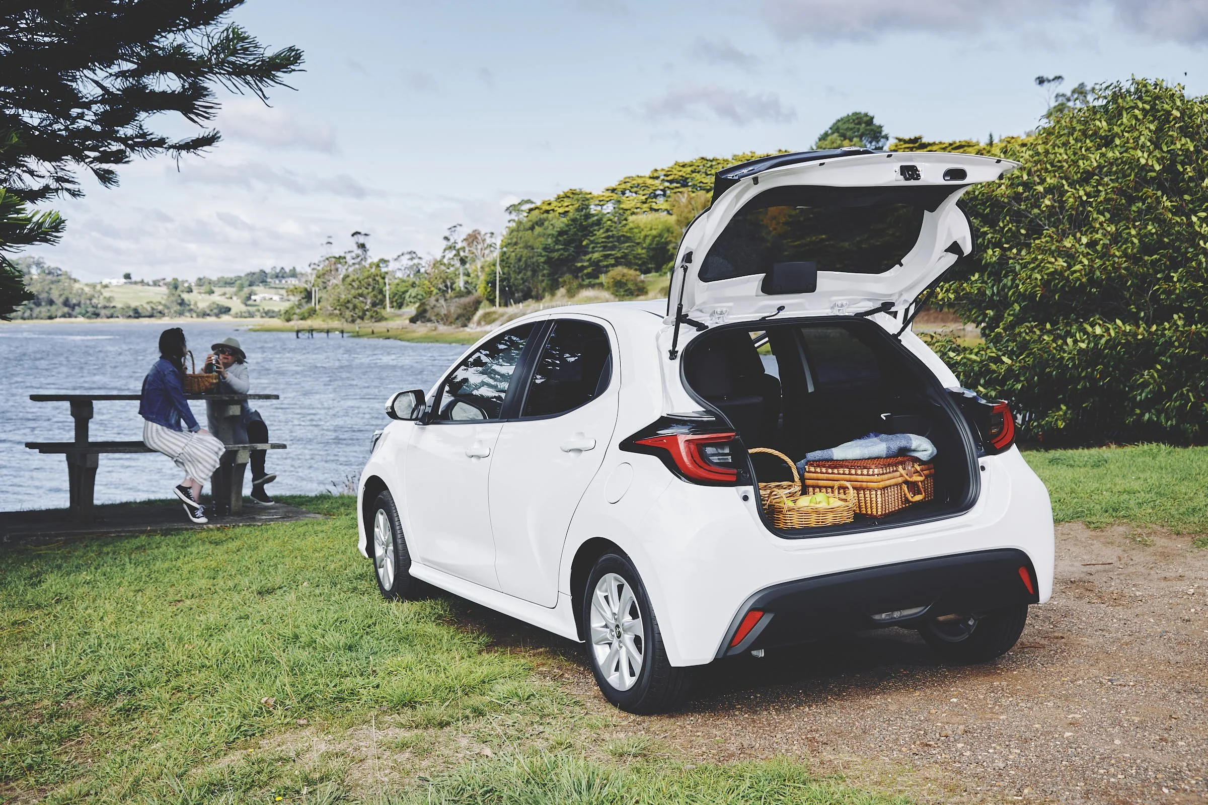 ©_Dave_Groves_Photography_Hardie_Grant_RACT_picnic_Tamar_River.jpg