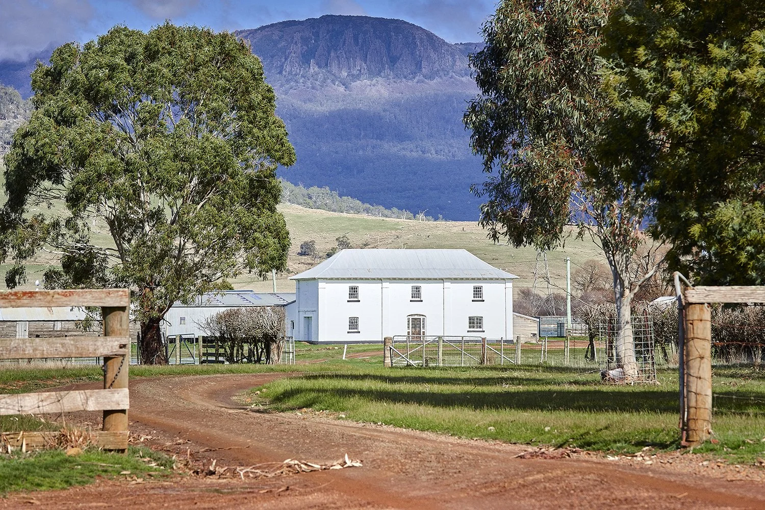 ©_Dave_Groves_Photography_Connorville_Tasmania_Heritage_Building_And_mountains.jpg