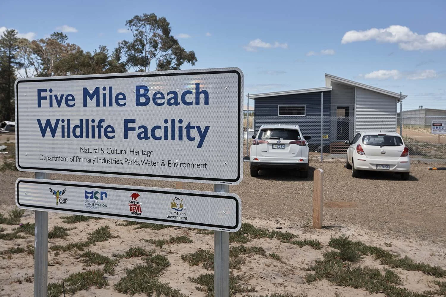 ©_Dave_Groves_Photography_Tasbuilt_Homes_Commercial_externals_5_Mile_Beach.jpg