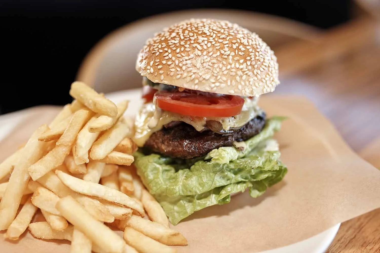 ©_Dave_Groves_Photography_Grain_Silo_Restaurant_burger_chips.jpg