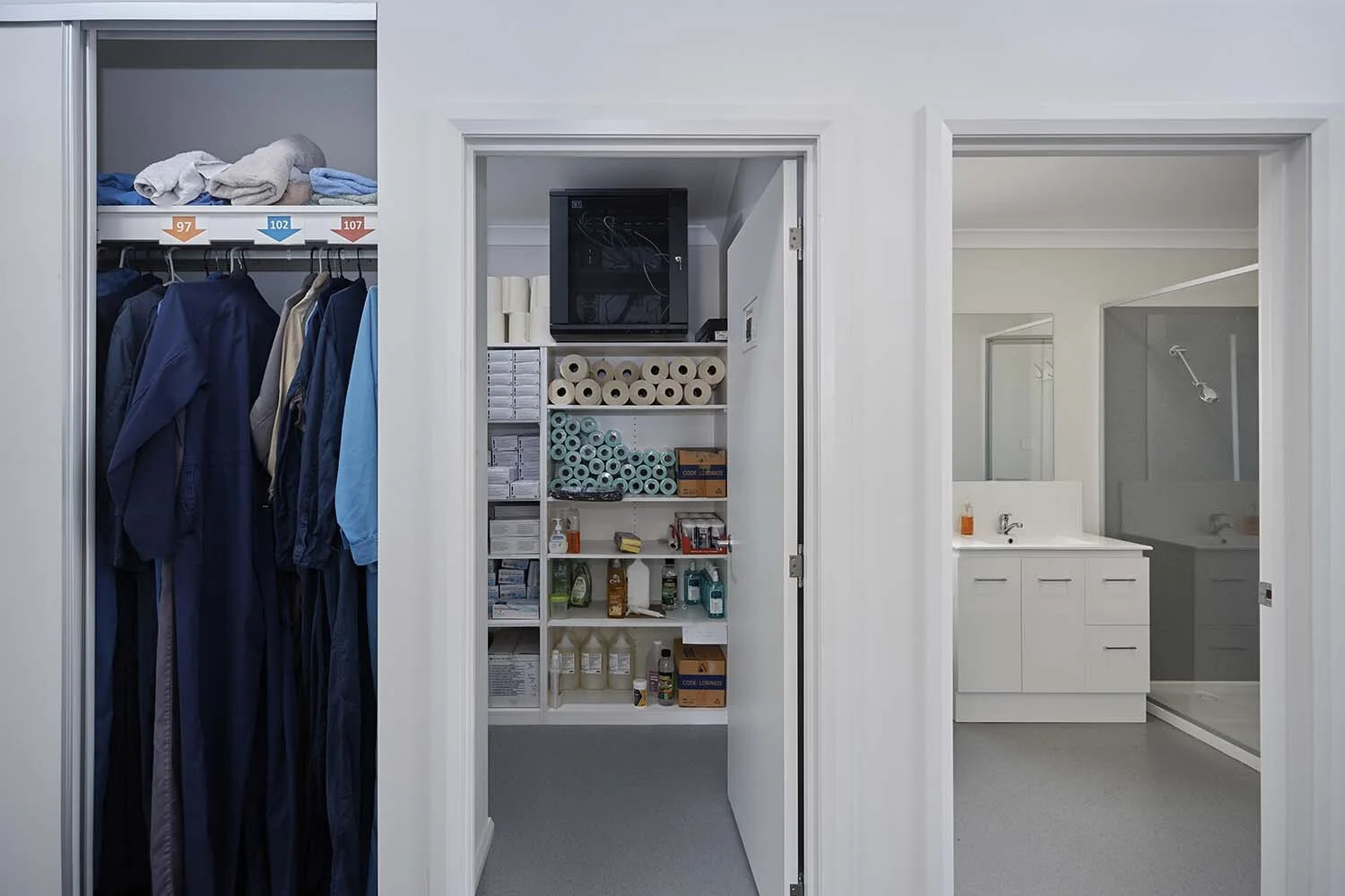©_Dave_Groves_Photography_Tasbuilt_Homes_Commercial_change_rooms.jpg