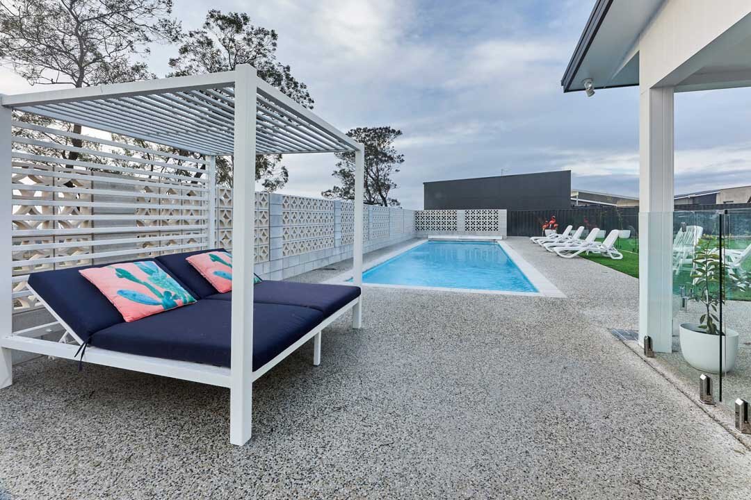 ©_Dave_Groves_Photography_Design_To_Live_Palm_Springs_Poolside_Daybed.jpg