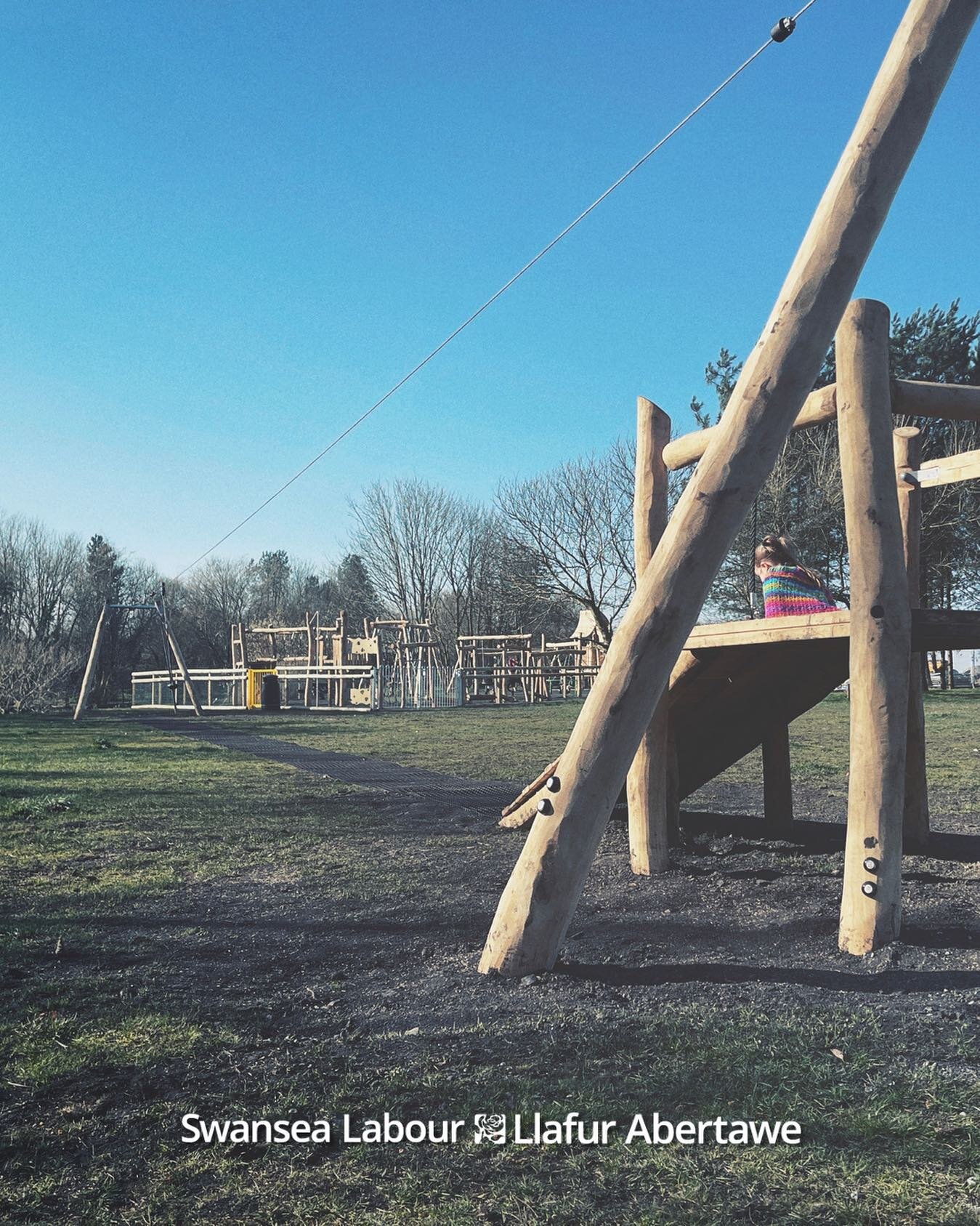 🎡 Swansea Labour have already invested over &pound;2.5m in upgrading and creating play facilities across the city &amp; county. 

🛝 A further &pound;2.5m will be invested to upgrade every council play area in Swansea.

👧 We believe that children h