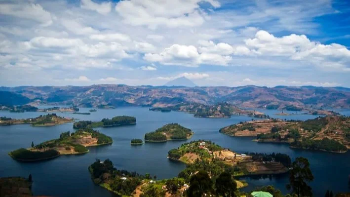 Lake Bunyonyi is a pretty lake dotted with 29 islands. Bunyonyi is free of crocodiles and hippos, making it a popular place for water-based activities.