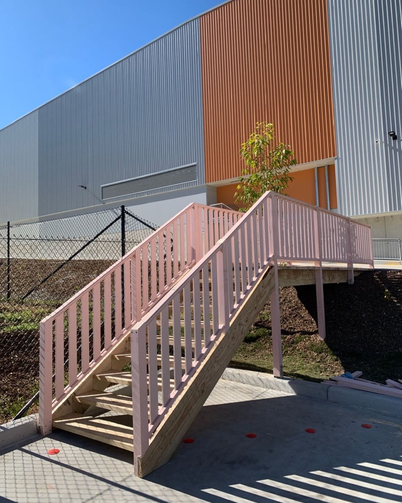 Commercial site pedestrian bridge and staircase! Swipe right ▶️ to see the progress video! 

Contracted by Albatross Constructions, this was made from H3 treated pine to give easier access to and from the clients car park (later painted)

#babichcons