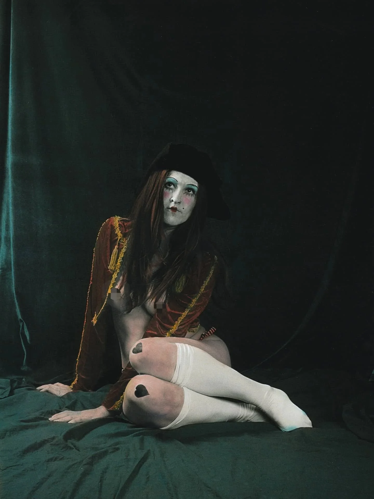 Hand Painted self portrait - Lady Love Knees 🖤

#photography #film #handpaint #art #love #circus #clown #mine #painting #photo #portrait #selfportrait