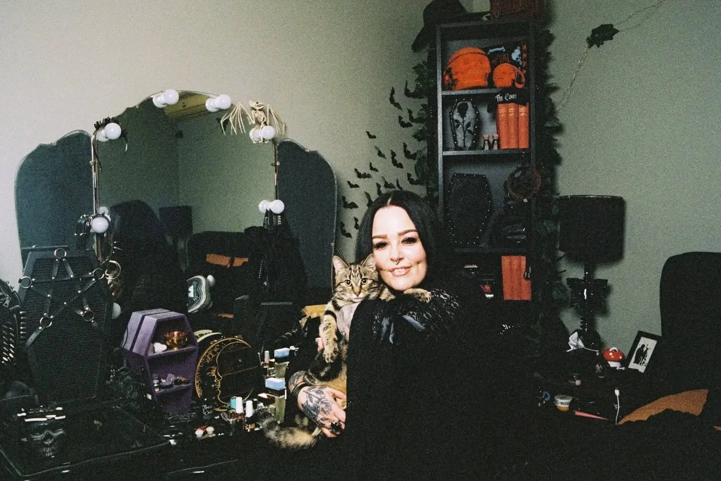 MUM &amp; ANNIE - &amp; their goth room aesthetic 💀🦇🖤🌹⚰️

#goth #gothkitty #gothaesthetic #gothmum #ilovecats #cats #goth #gothic #skull #coffin #bat