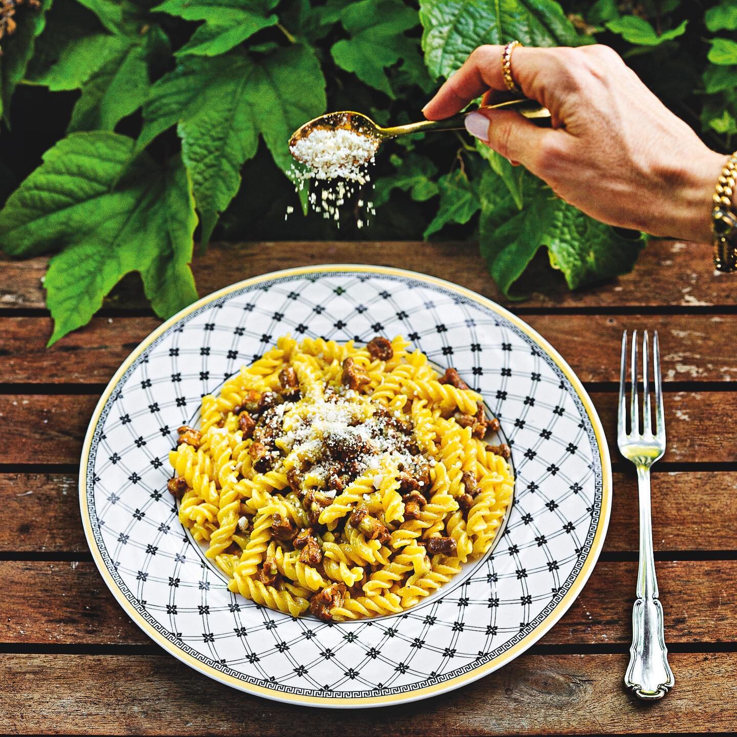 ✨🪄
✨Pfifferling Fusilli 👌 

  find my original Recipe 
  in our new cookbook 
 ✨MAGIC FOOD VEGAN🌱 

 ❗️preorder now on AMAZON❗️

#magic #pfifferlinge #fusilli #chanterelle #pasta #veganandglutenfree @schaerglutenfree 
#magicfood #themagiccontessa 