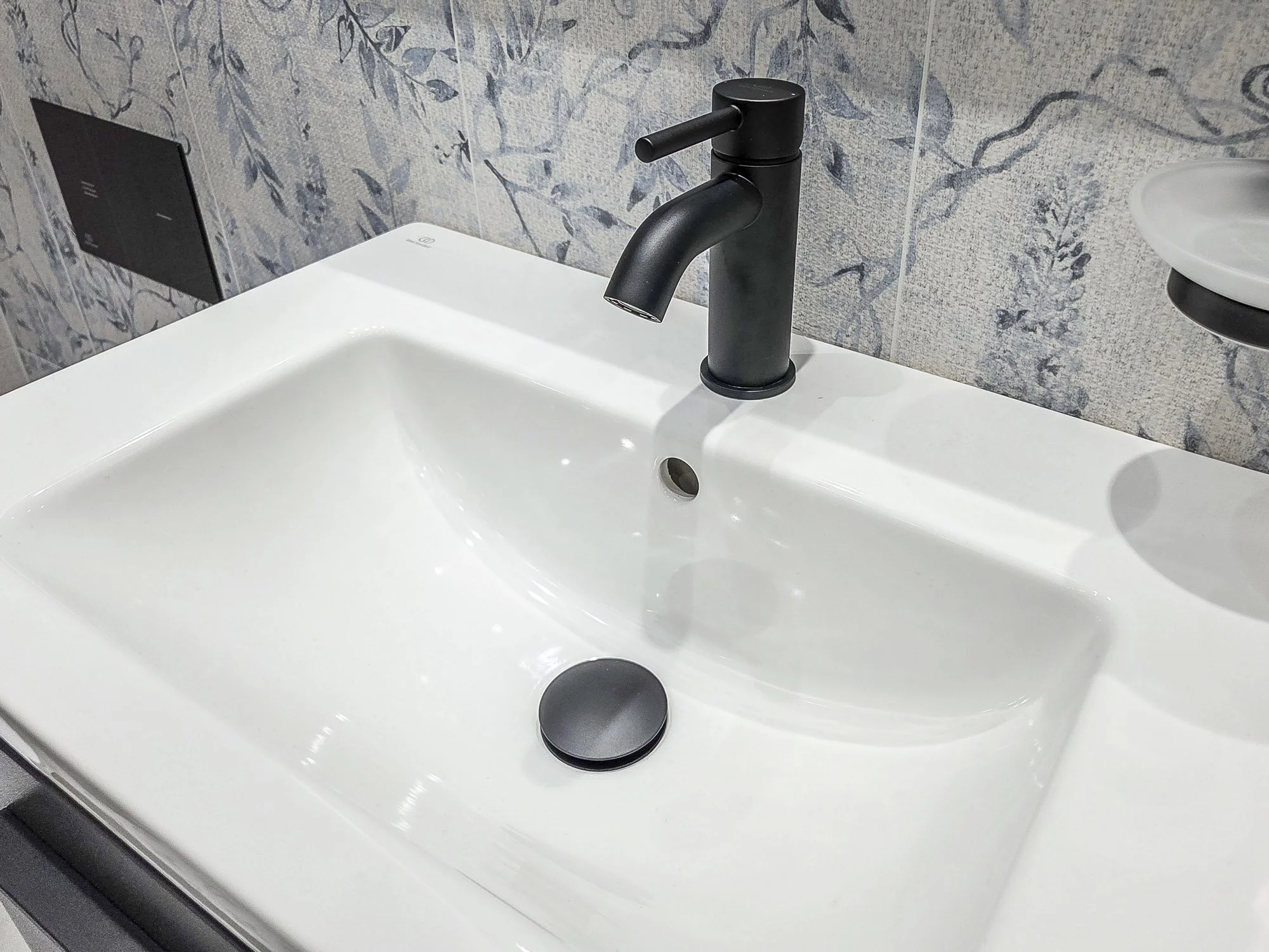 Ex-Display Ideal Standard Matt Carbon Grey Wall Hung Vanity Unit (1 of 4).jpg