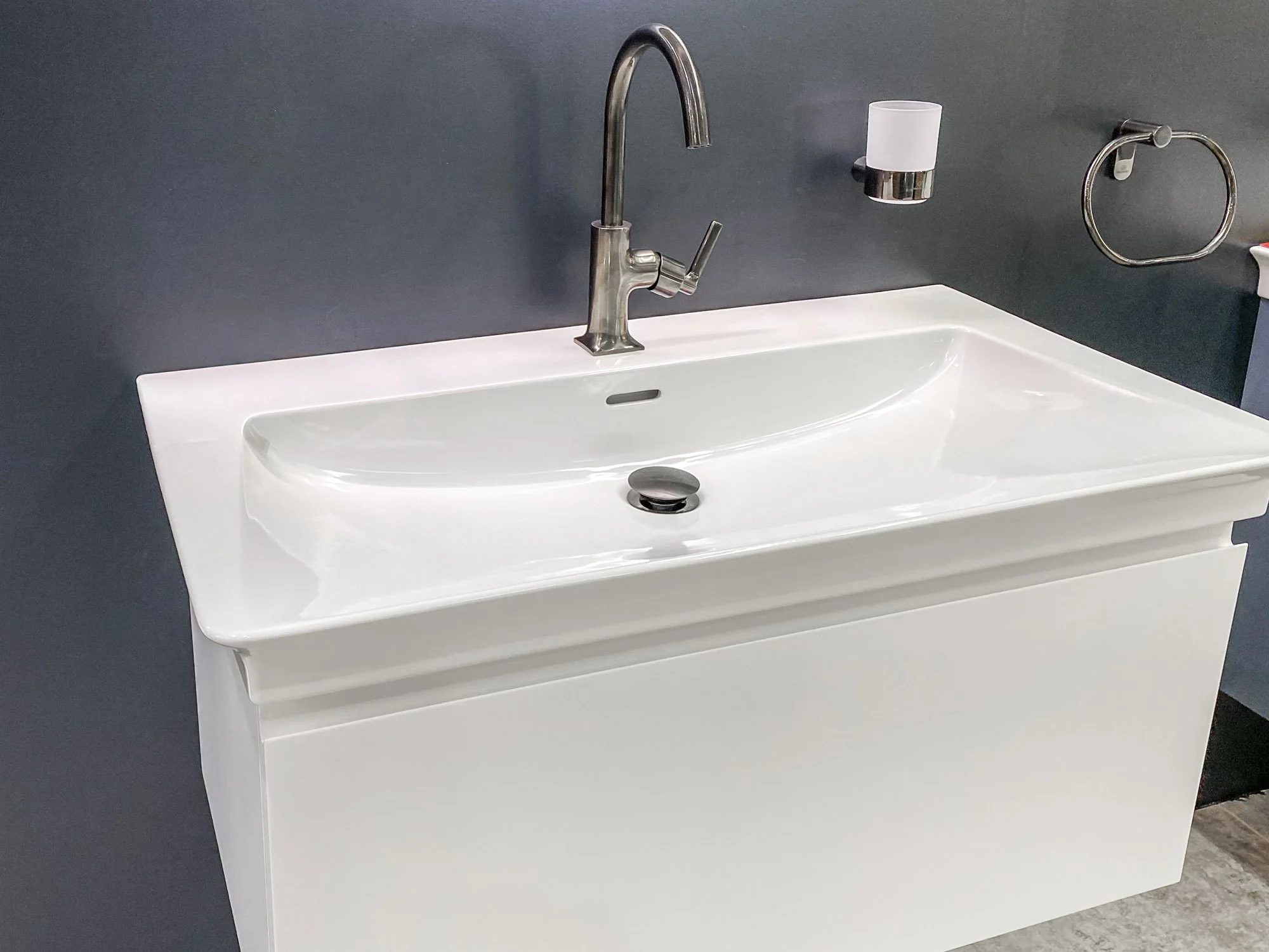 Ex-Display Ideal Standard AtelierRange vanity unit white (2 of 3).jpg