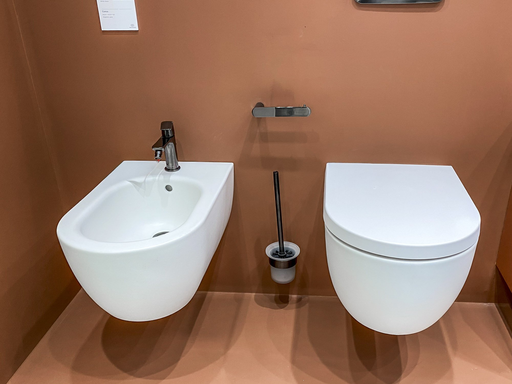 Ex-Display Blend Wall Mounted Bidet and WC (1 of 2).jpg