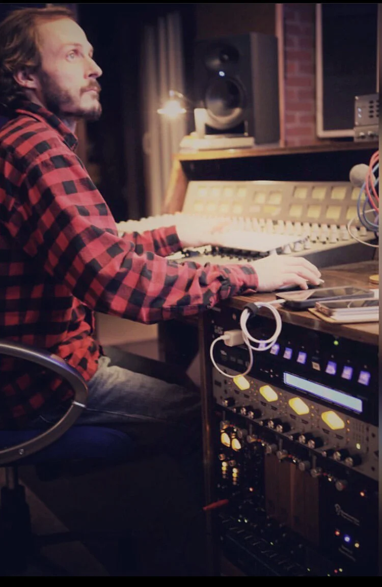 Monte Old Console.jpg