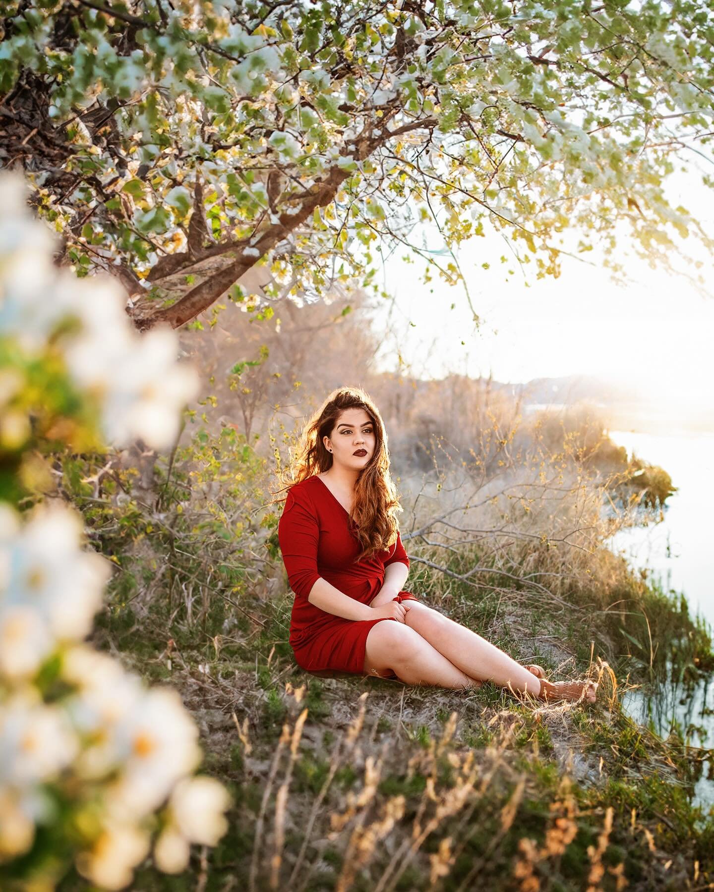 There is beauty all around. 😍

#PortraitPhotography #AuthenticPortraits #NaturalLight #GoldenHourMagic #TimelessPortraits #SeniorTBT #SeniorPortraits #CandidMoments #LifestylePhotography #InTheMoment #CapturingConfidence #PhotographyLover #CreativeP