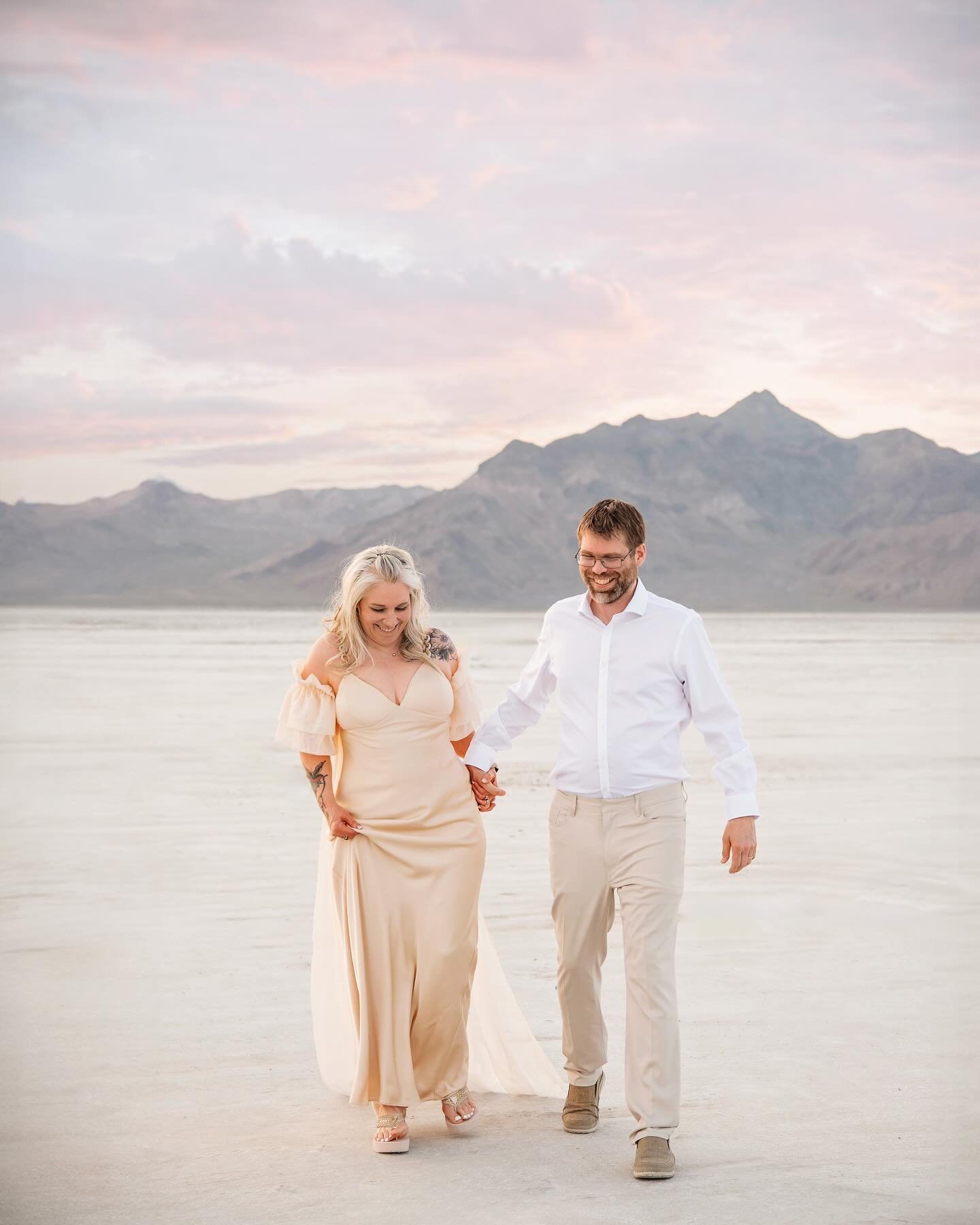 This sweet couple from Minnesota came out to the #bonnevillesaltflats for their 30th anniversary! They have such a beautiful marriage and it shows in the way they are with each other. I am honored to be a part of their special celebration!
.
.
.
#20Y
