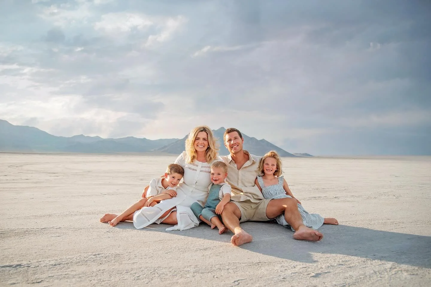 Can we just agree this is the most beautiful family?? 😍 The Salt Flats showed off for them and they made it magic.

📸 Quick reminder &mdash; Speed Week hits the first week of August, and the Flats get packed. If you&rsquo;re thinking about a sessio