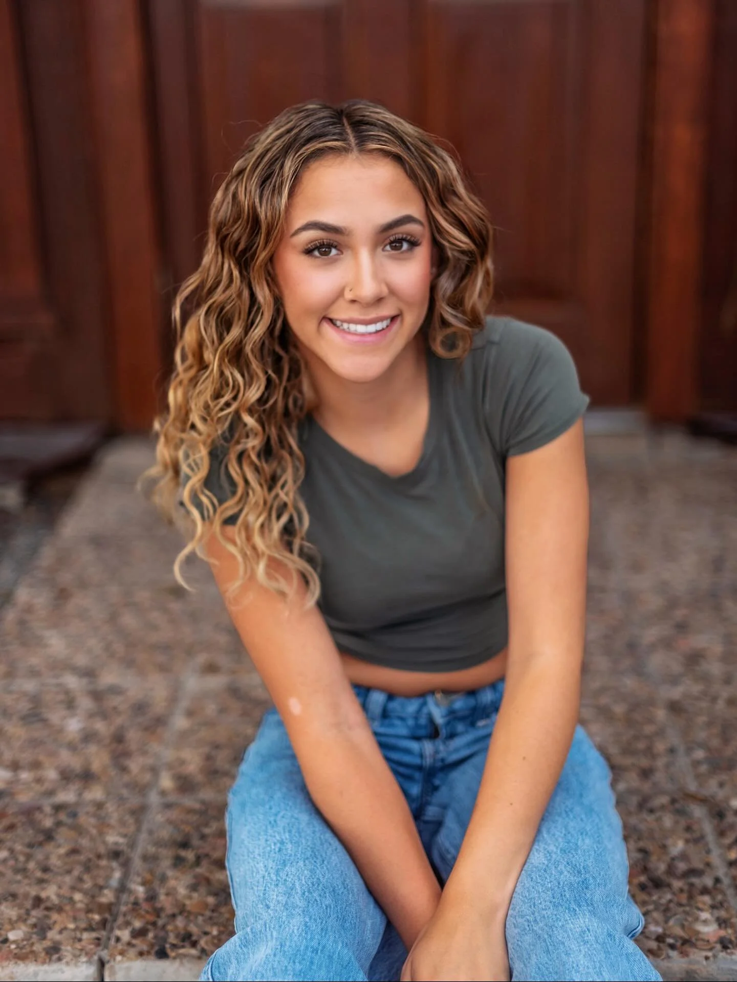 ☀️ Summer senior session magic ✨ Perks of having a mom who&rsquo;s a photographer? You don&rsquo;t just get senior pictures&hellip; you get a new session every season in a different city from your birthplace to your second home and more 😂📸

Senior 