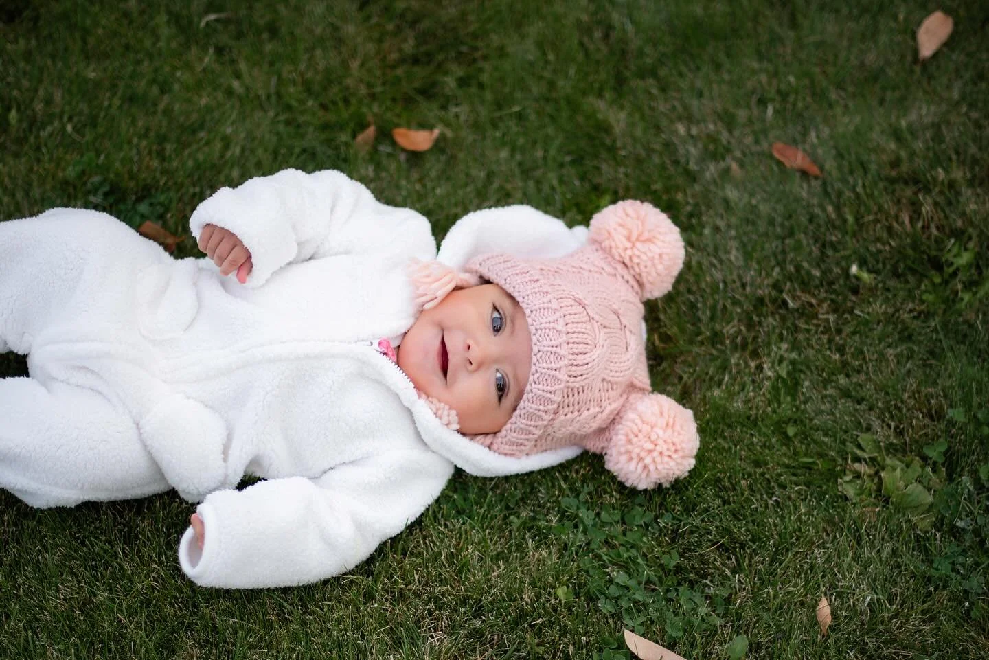 🍂 It&rsquo;s not too late to book your fall session!* 🍁 The colors are absolutely gorgeous right now &mdash; but they won&rsquo;t last long.

If you&rsquo;ve been thinking about updating your family photos, getting those cozy couples shots, or just