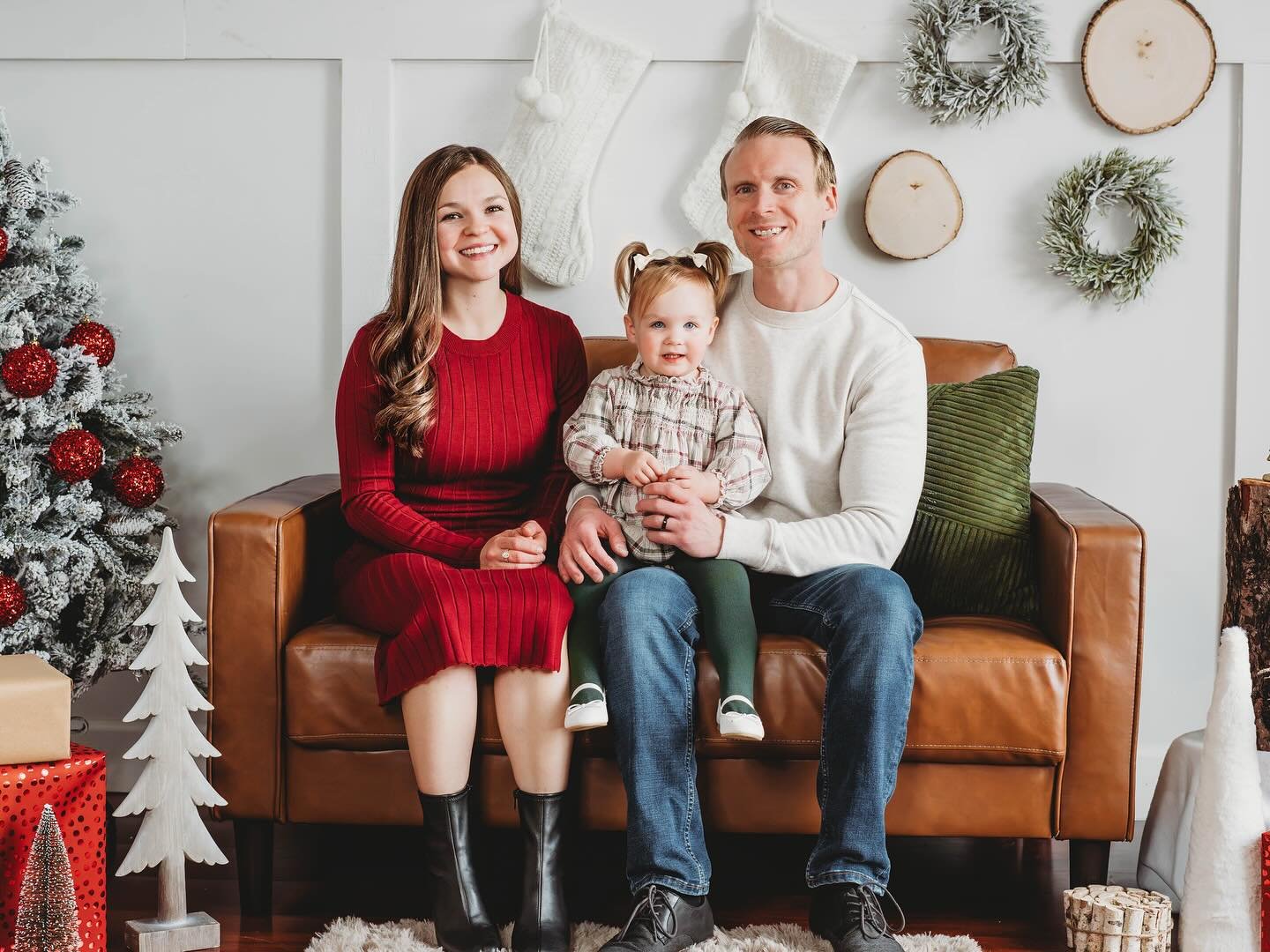 If this sweet family and their cozy vibe don&rsquo;t make you want to pull out the Christmas decor and start decking the halls today, nothing will. They are gorgeous and so festive.

#ChristmasFamilyPhotos #HolidayFamilySession #StudioChristmasPhotos