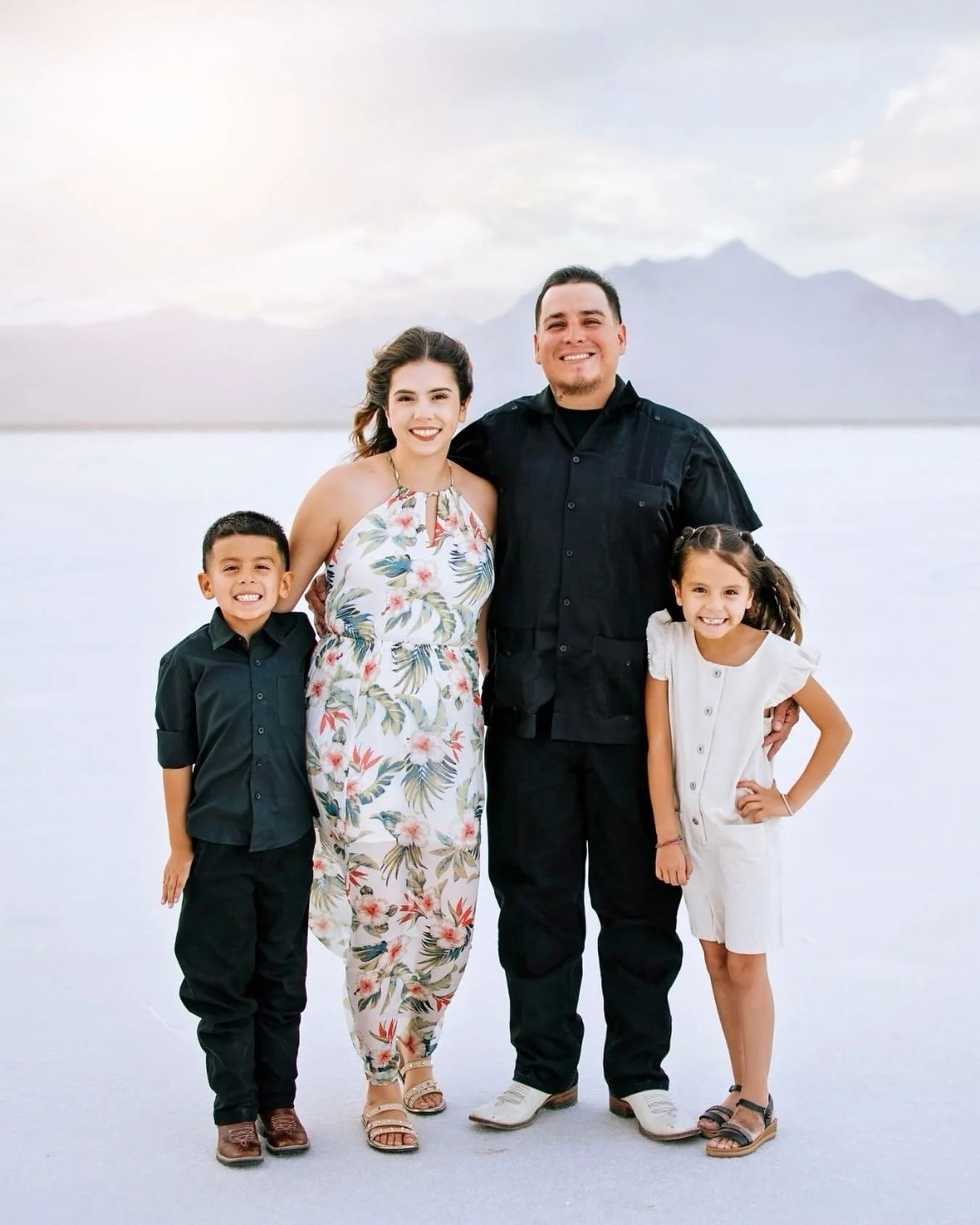 I think I&rsquo;m officially bringing Salt Flats minis back this summer ✨

They&rsquo;ll be super limited if I do&hellip; and I mean limited.

If you&rsquo;ve been wanting photos out here, this would be your chance.

#bonnevillesaltflats #utahfamilyp