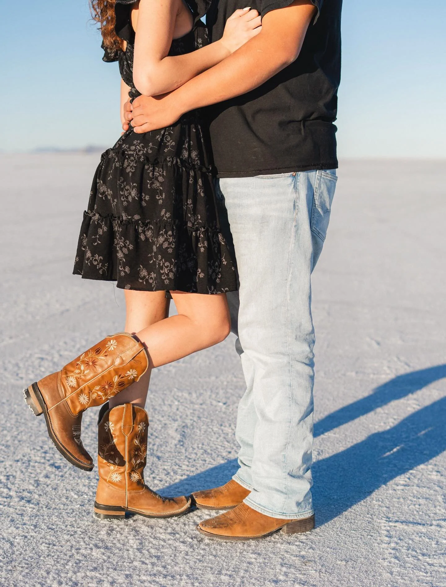 Salt Flats Minis are dropping this week! The response for first dibs was crazy! I may open a third day! If you want dibs on the last few remaining sessions comment ☀️ and I will give you the option to book before these drop! Don&rsquo;t miss out! 

#