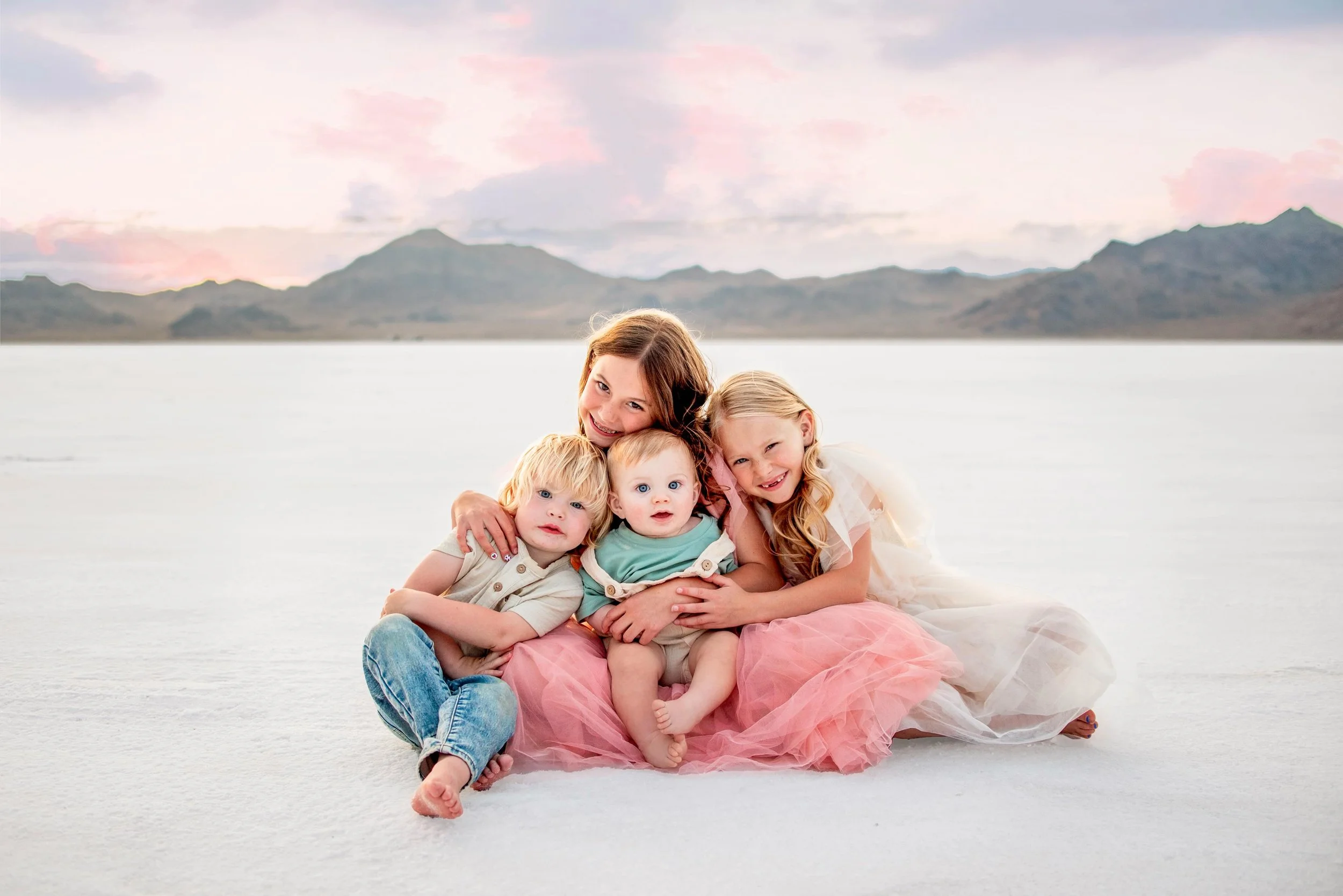 Sessions on the #bonnevillesaltflats are in full swing! An amazing part about booking with me? I am native to the area and there is no travel fee for you! 

I know the ins and outs of working on the salts and the best spots, times and how to adjust f
