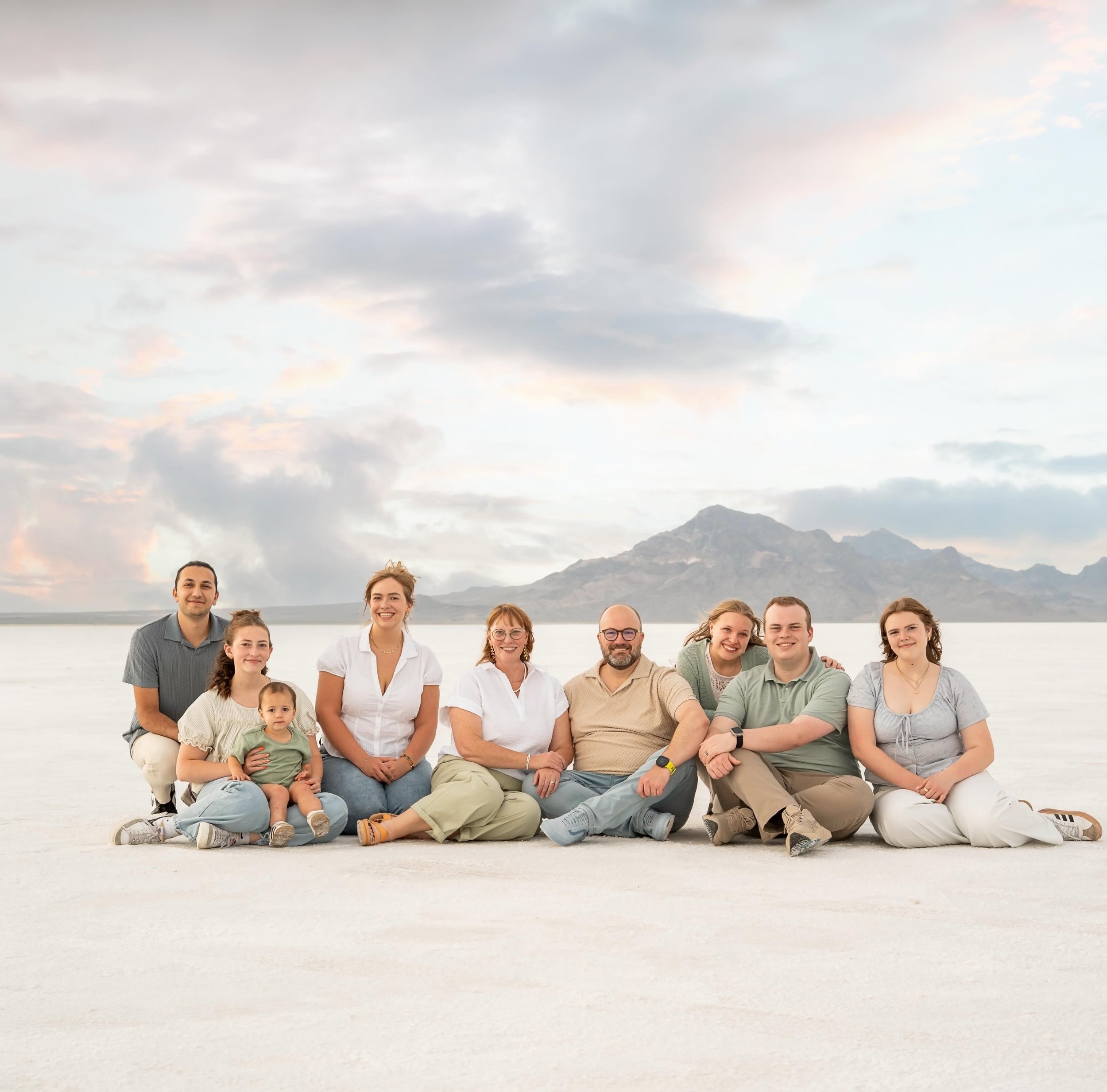 This family was a picture of perfection! So easy to work with and their color choices were 🤌🏼

#bonnevillesaltflats #familyphotographer #utahphotographer #travelphotographer